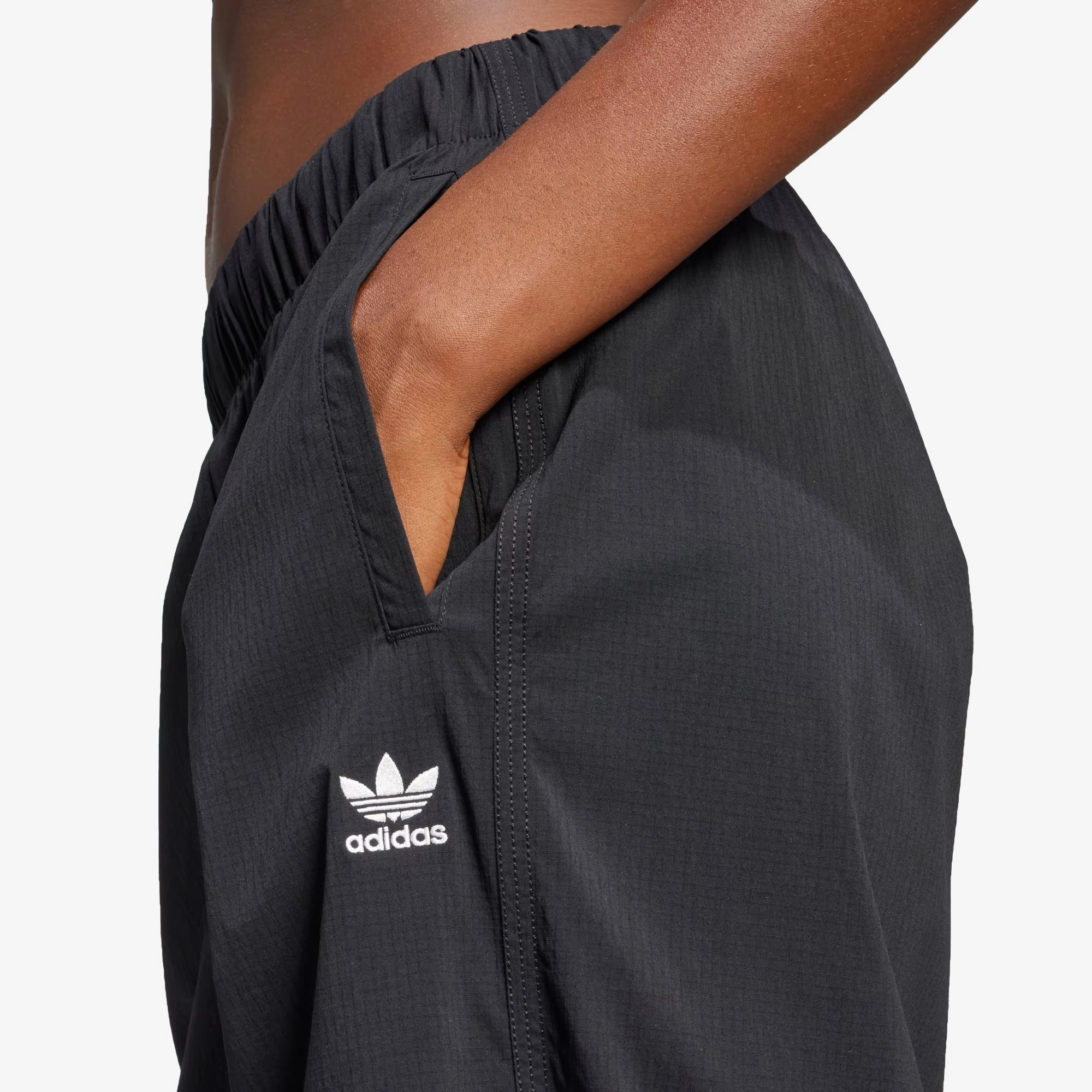 Adidas Originals | ESSENTIALS RIPSTOP PARACHUTE PANTS { BLACK