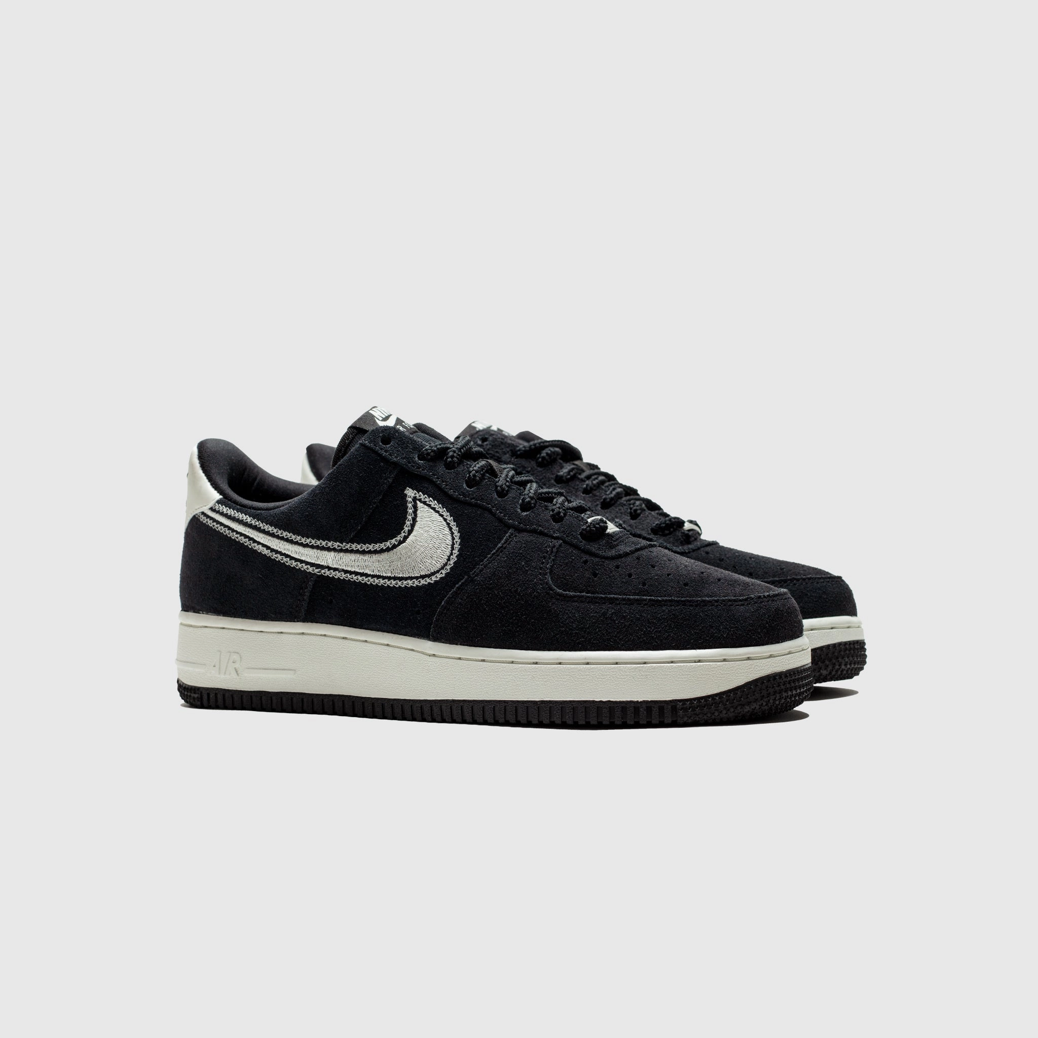 AIR FORCE 1 '07 LV8 BLACK & SAIL