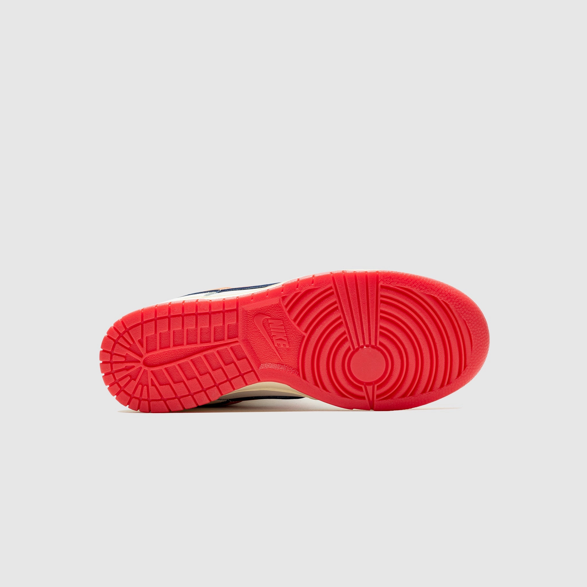DUNK LOW RETRO SE LIGHT CRIMSON