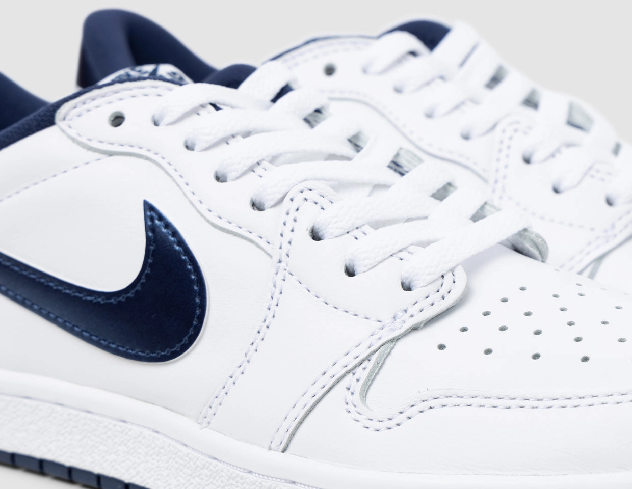 Jordan 1 Low '85 White / Navy - White