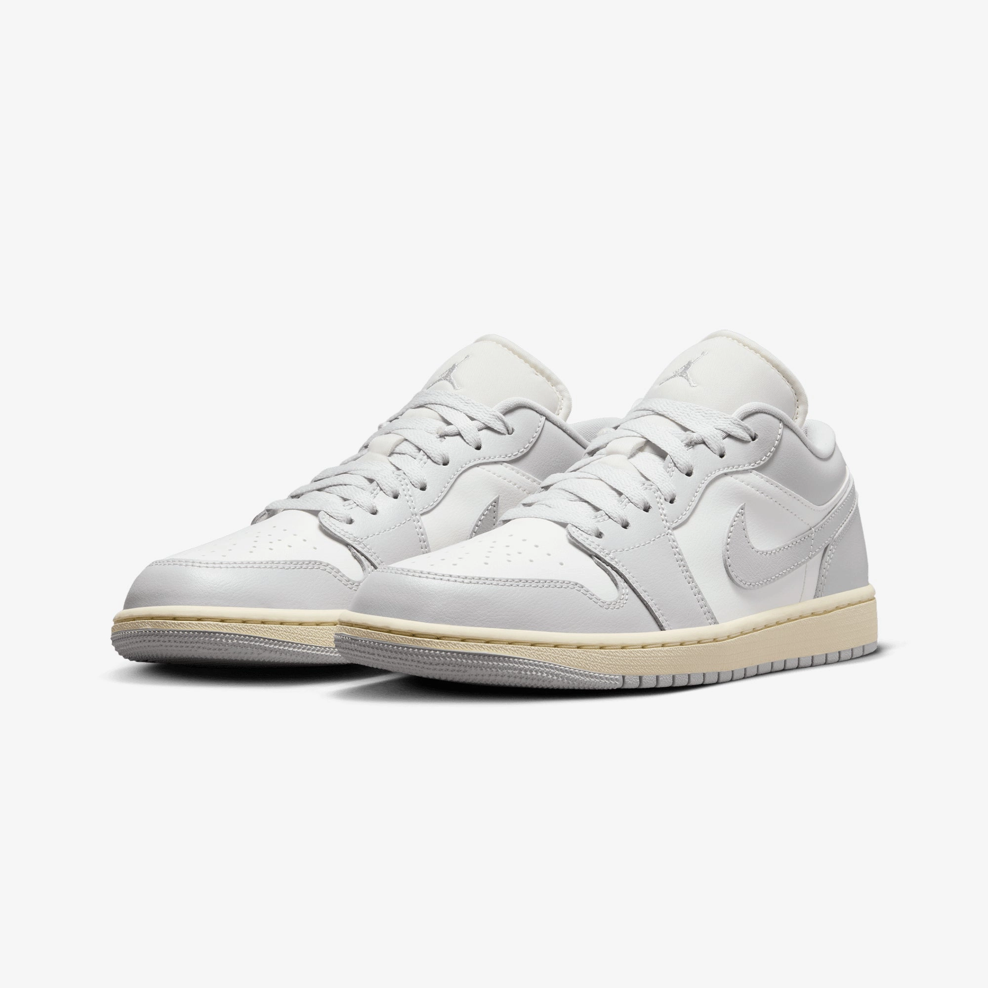 JORDAN | AIR JORDAN 1 LOW { SAIL/NEUTRAL GREY-COCONUT MILK