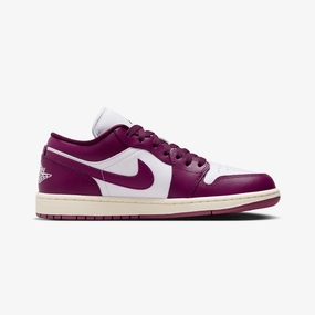 JORDAN | AIR JORDAN 1 LOW { WHITE/BORDEAUX-SAIL