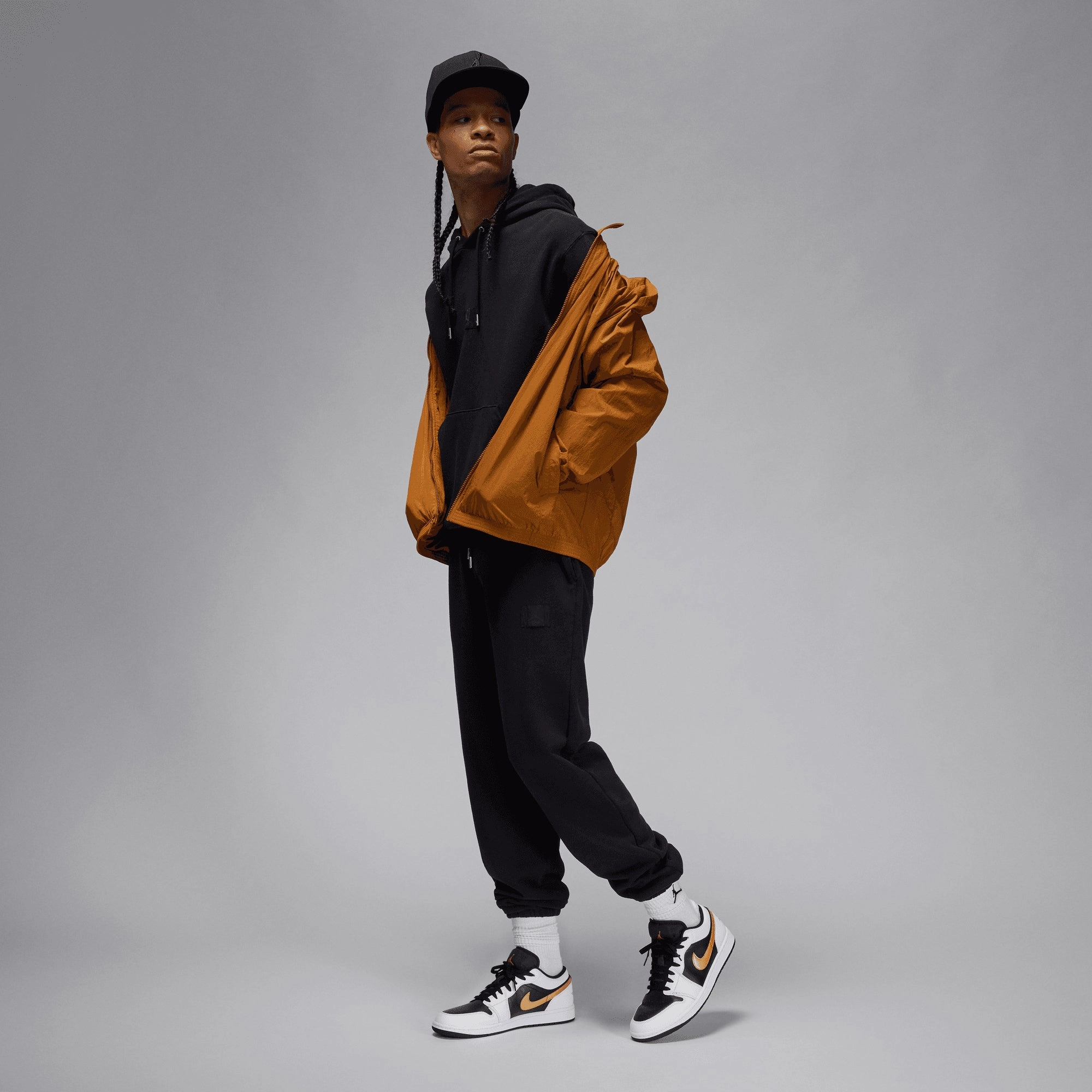 JORDAN | AIR JORDAN 1 LOW { WHITE/METALLIC GOLD-BLACK