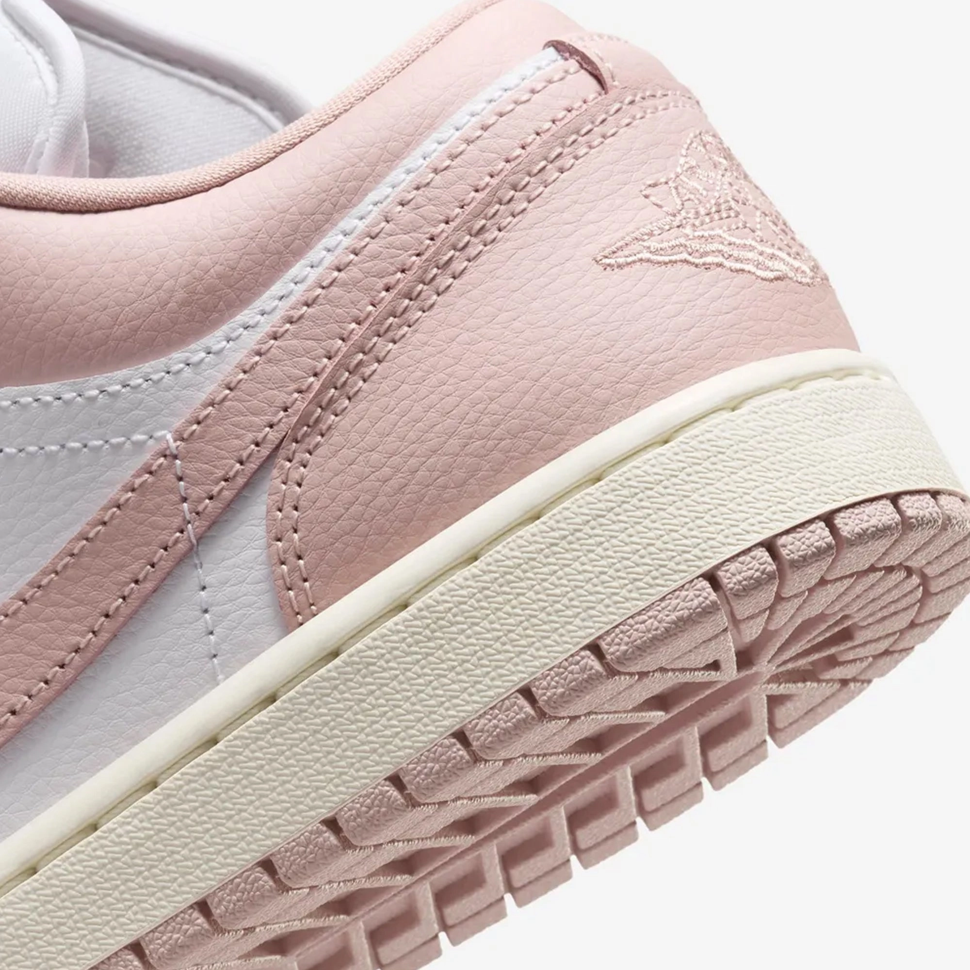 Jordan | AIR JORDAN 1 LOW { WHITE/PINK OXFORD-SAIL