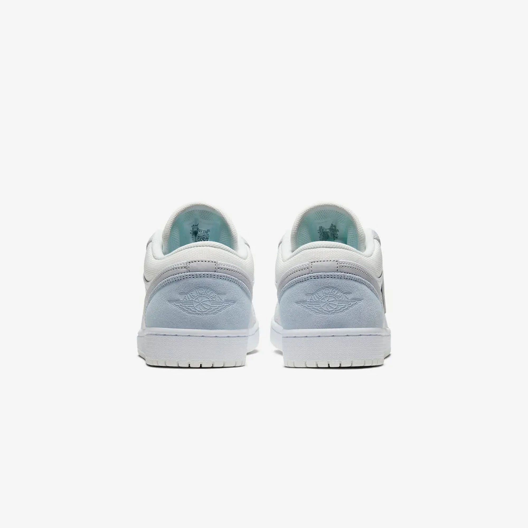 JORDAN | AIR JORDAN 1 LOW { WHITE/SKY GREY-FOOTBALL GREY