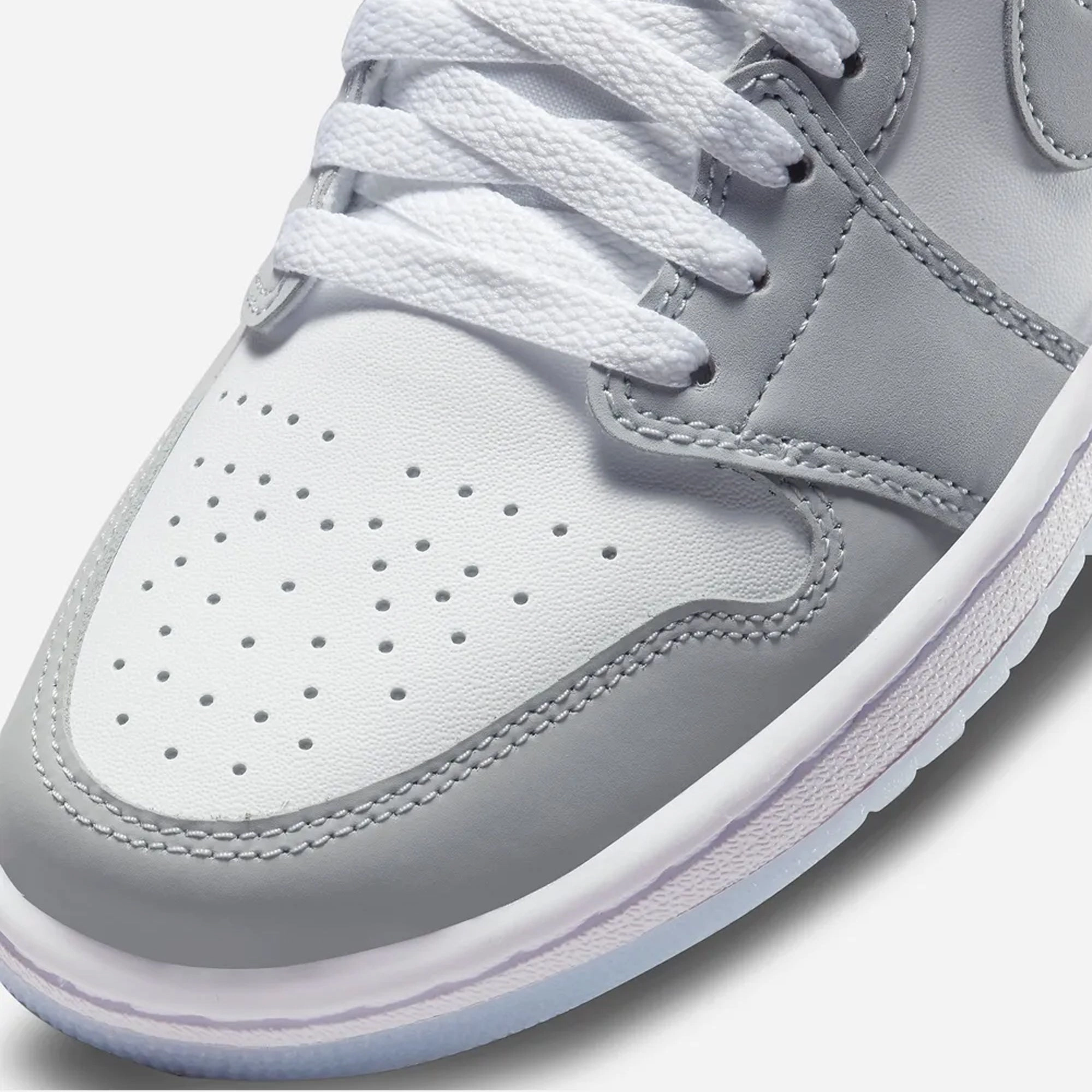 Jordan | AIR JORDAN 1 LOW  { WHITE/WOLF GREY-ALUMINUM