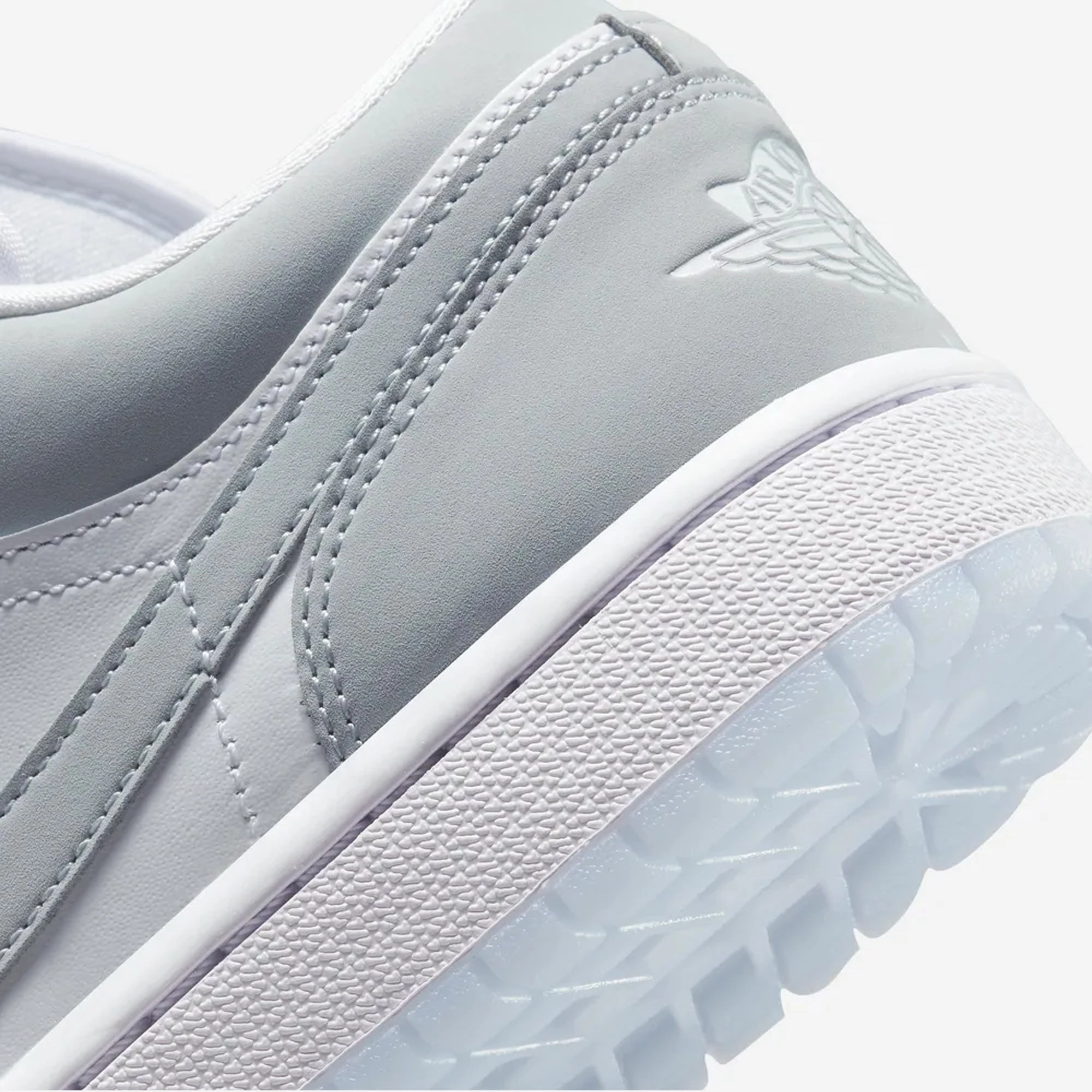 Jordan | AIR JORDAN 1 LOW  { WHITE/WOLF GREY-ALUMINUM