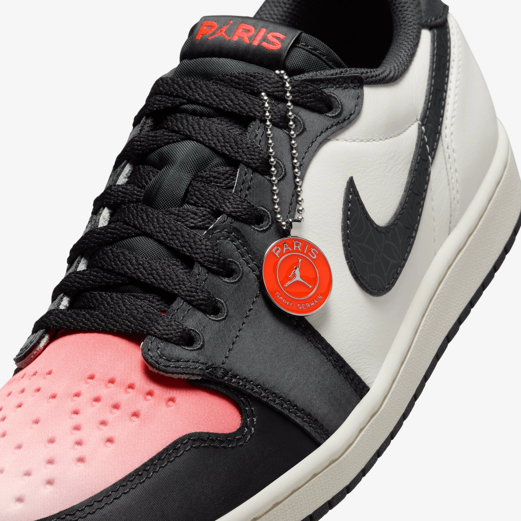 JORDAN | AIR JORDAN 1 RETRO LOW PARIS SAINT-GERMAIN { SAIL/OFF NOIR-INFRARED 23-PINK OXFORD