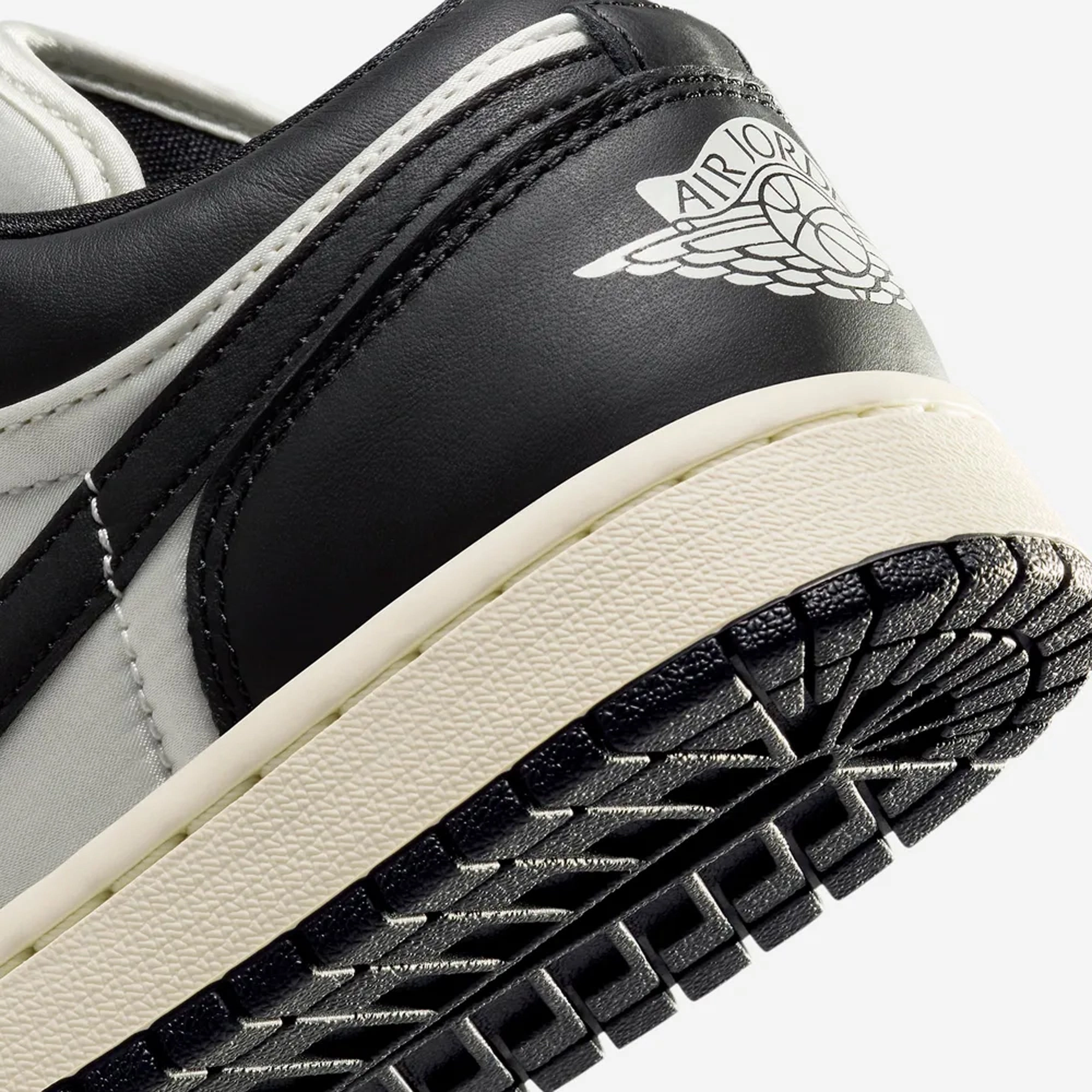 Jordan | AIR JORDAN 1 SE  { SAIL/BLACK-SAIL