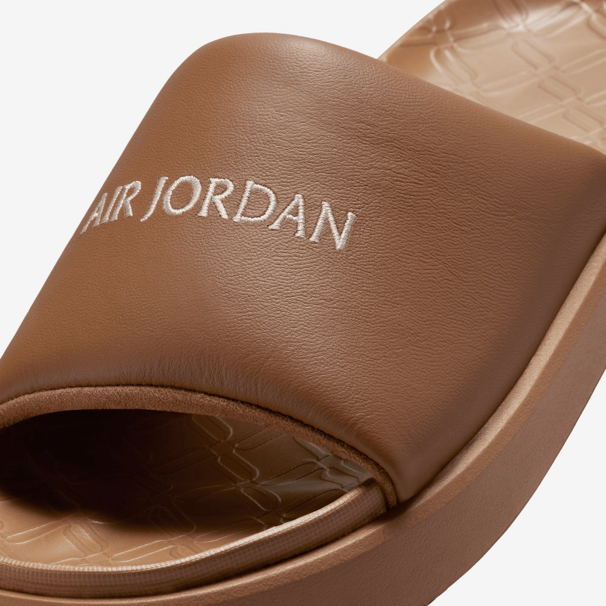JORDAN | SOPHIA { ARCHAEO BROWN/SAIL-LEGEND LT BROWN