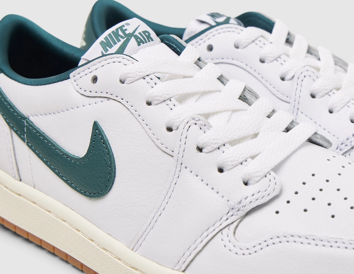 Jordan Women's 1 Low OG White / Oxidized Green - Sail