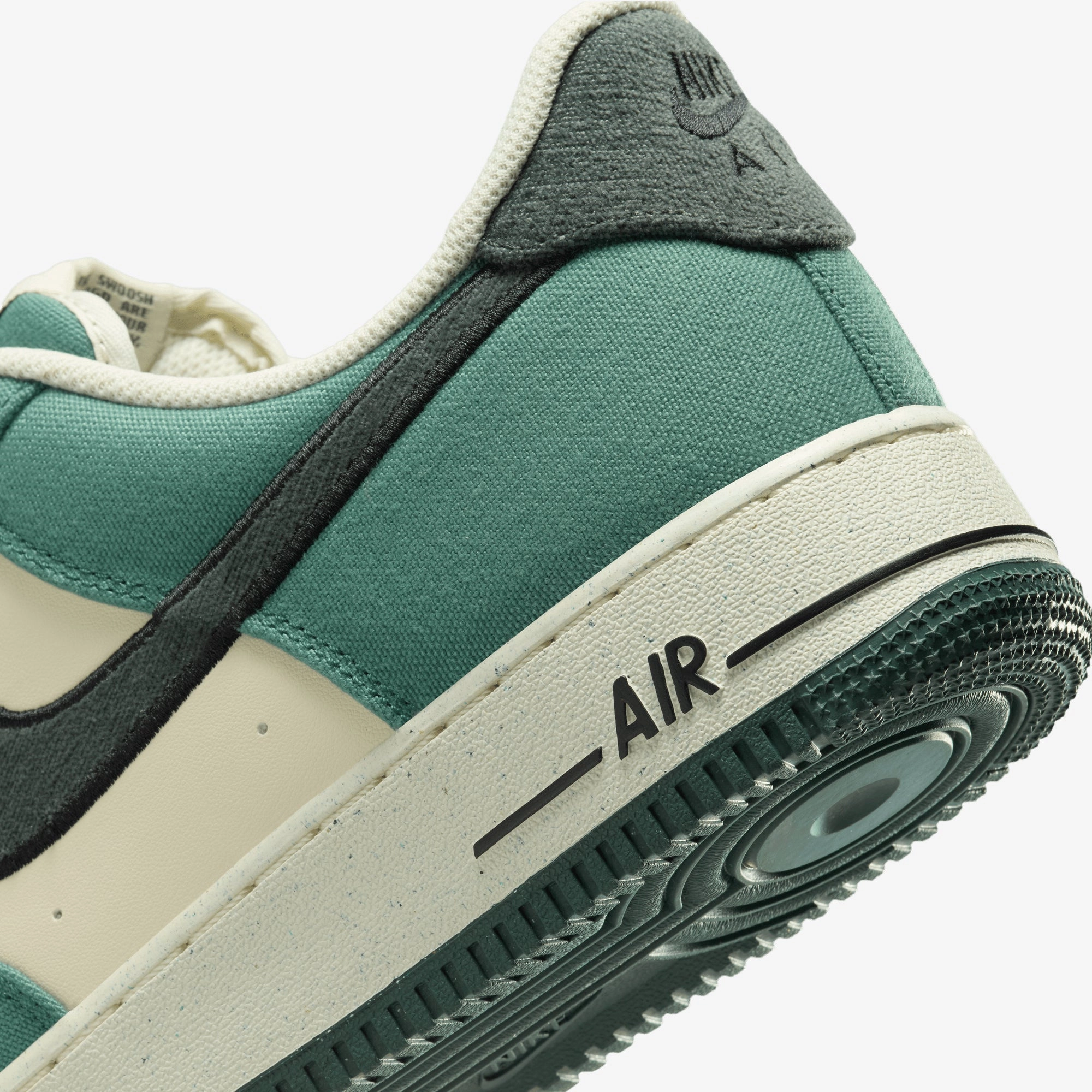 NIKE | AIR FORCE 1'07 LV8 { COCONUT MILK/VINTAGE GREEN-BICOASTAL