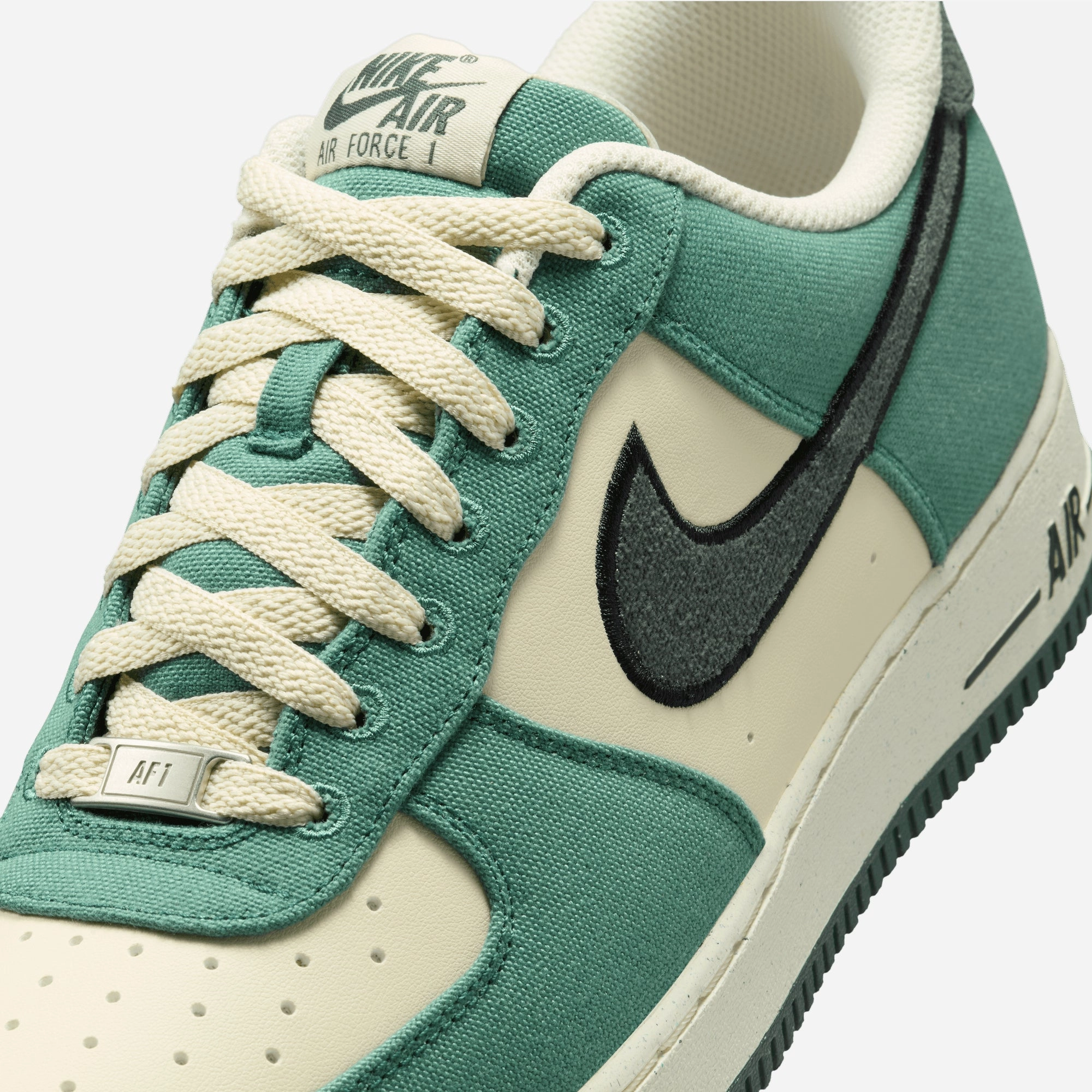 NIKE | AIR FORCE 1'07 LV8 { COCONUT MILK/VINTAGE GREEN-BICOASTAL