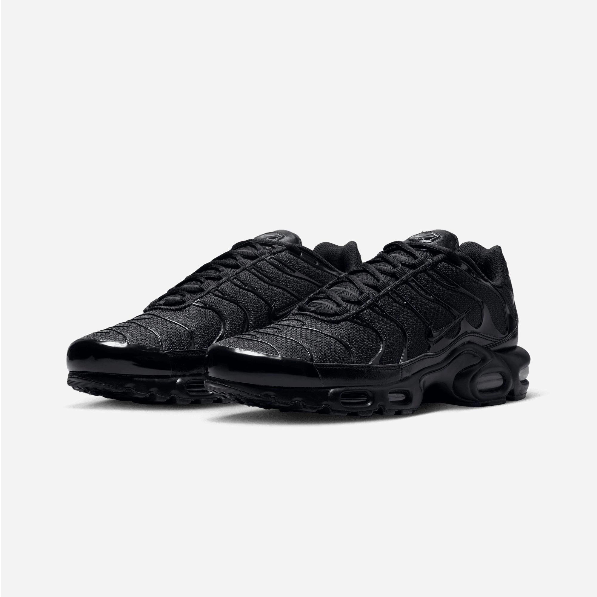 NIKE | AIR MAX PLUS { BLACK/BLACK-BLACK