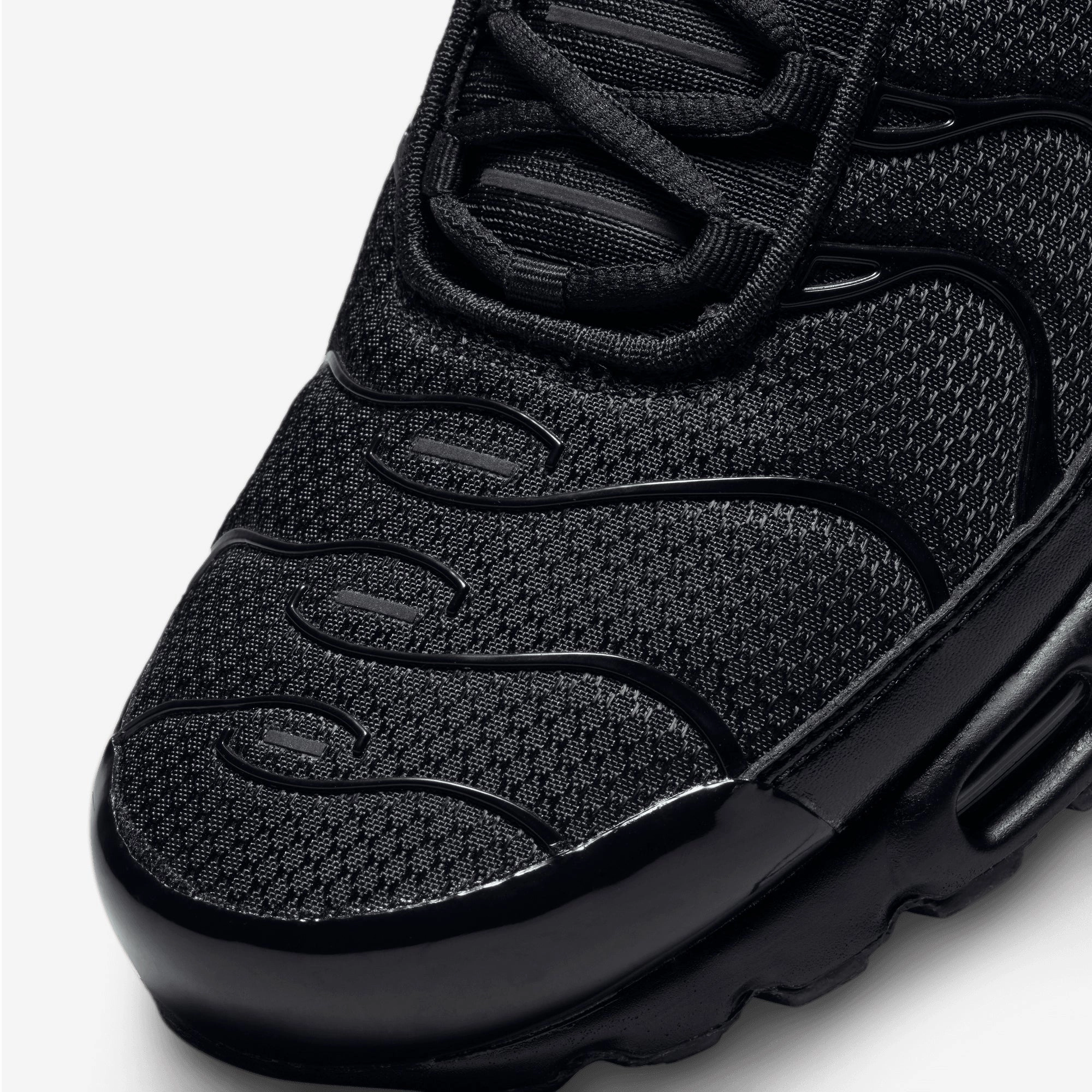 NIKE | AIR MAX PLUS { BLACK/BLACK-BLACK