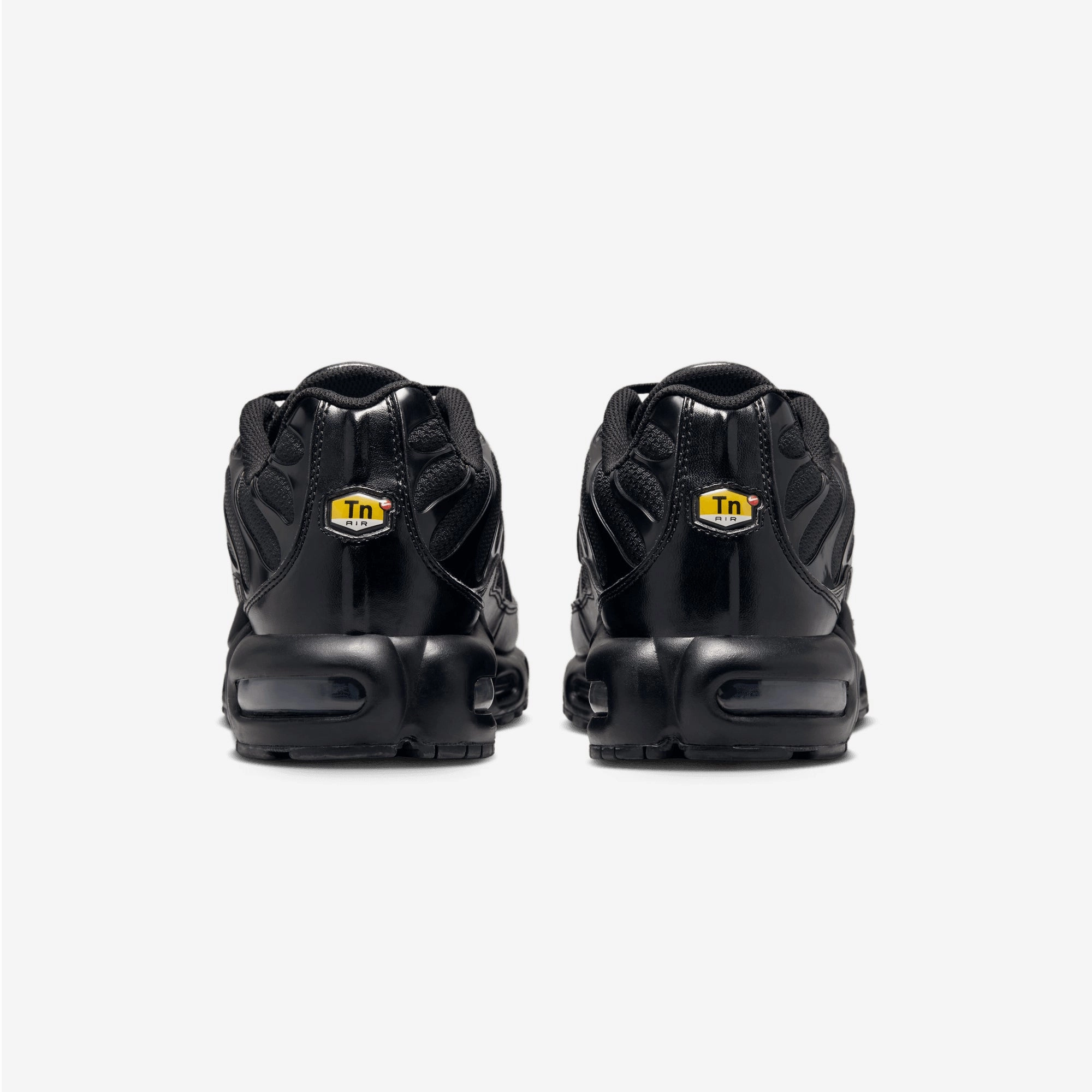 NIKE | AIR MAX PLUS { BLACK/BLACK-BLACK