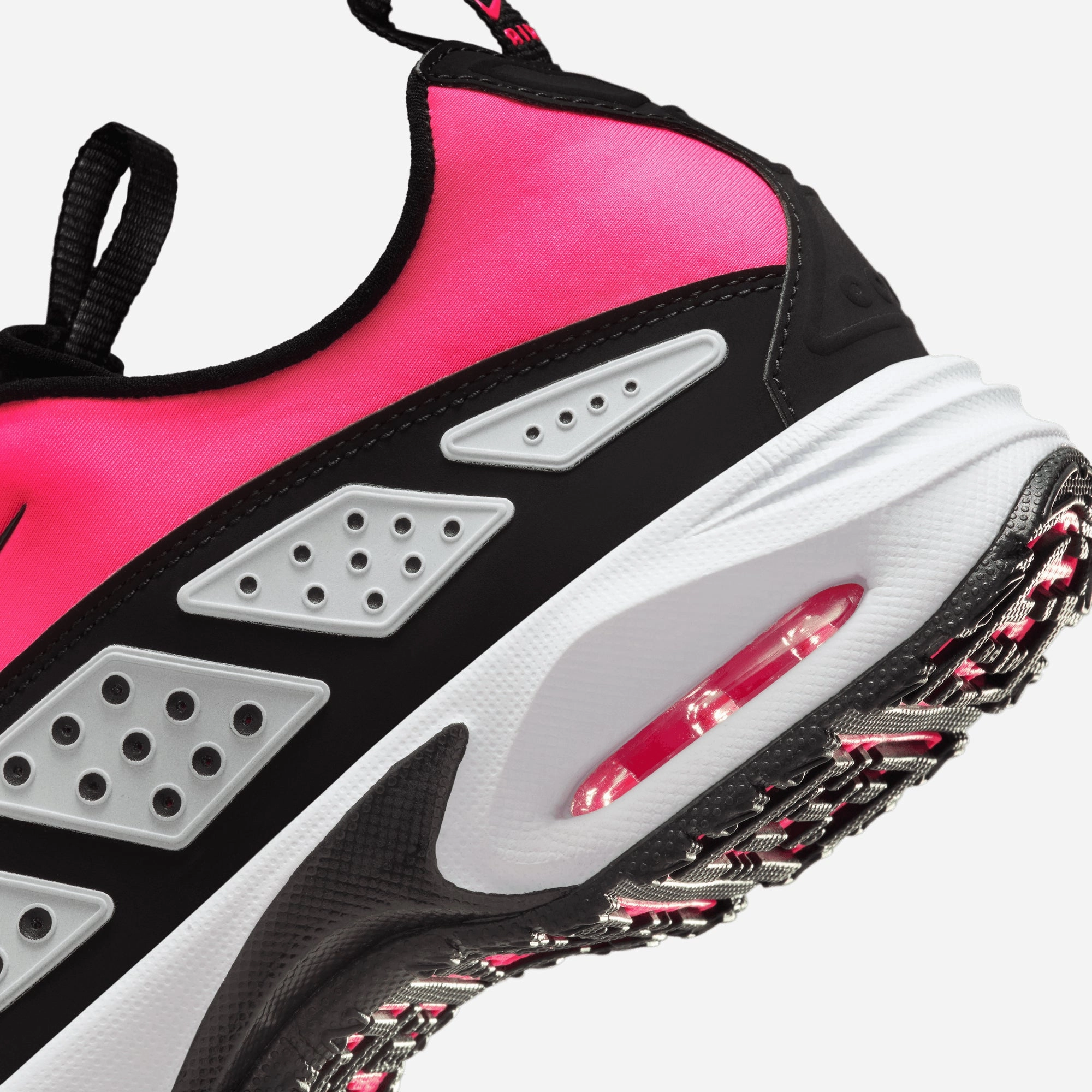 NIKE | AIR MAX SNDR { PINK/BLACK