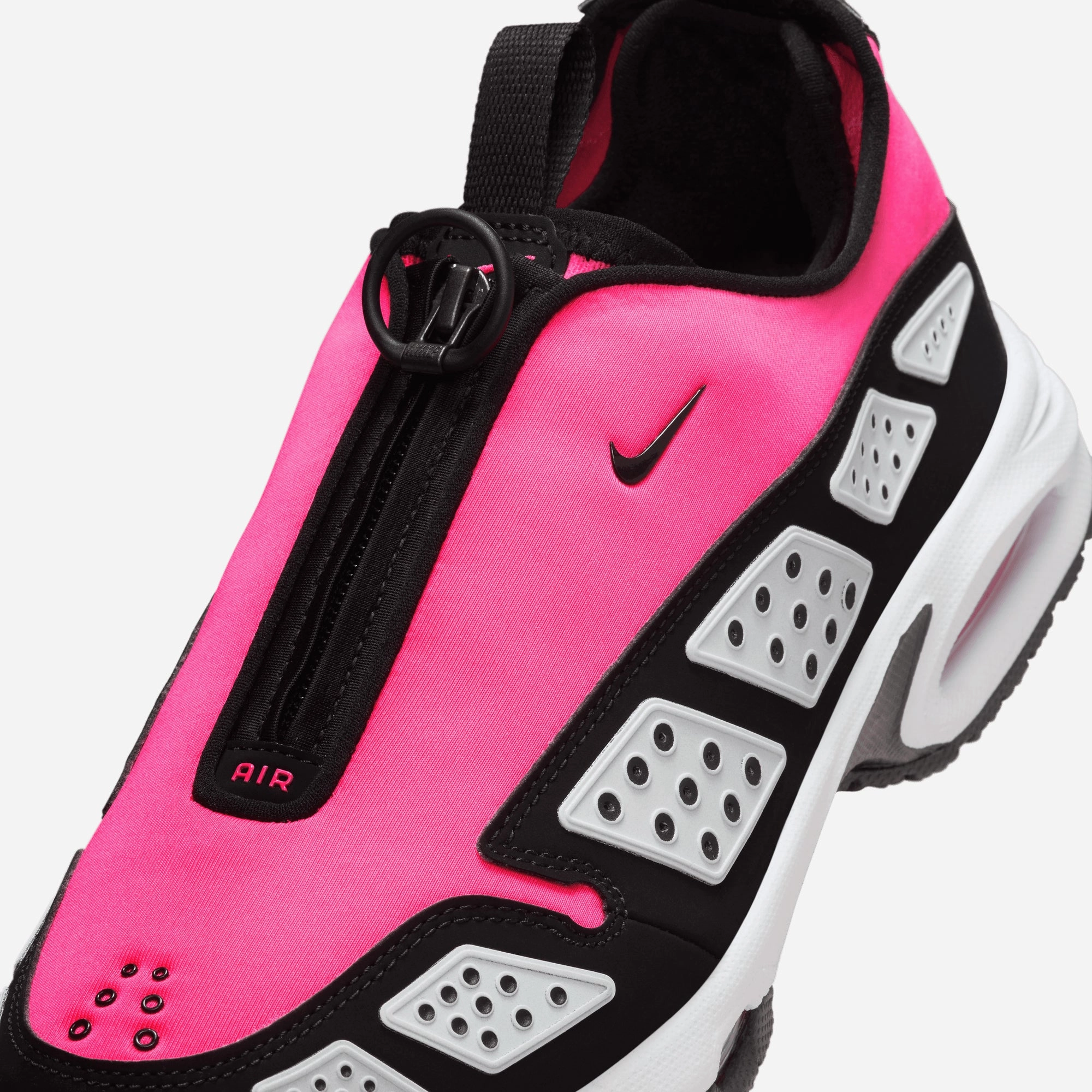 NIKE | AIR MAX SNDR { PINK/BLACK