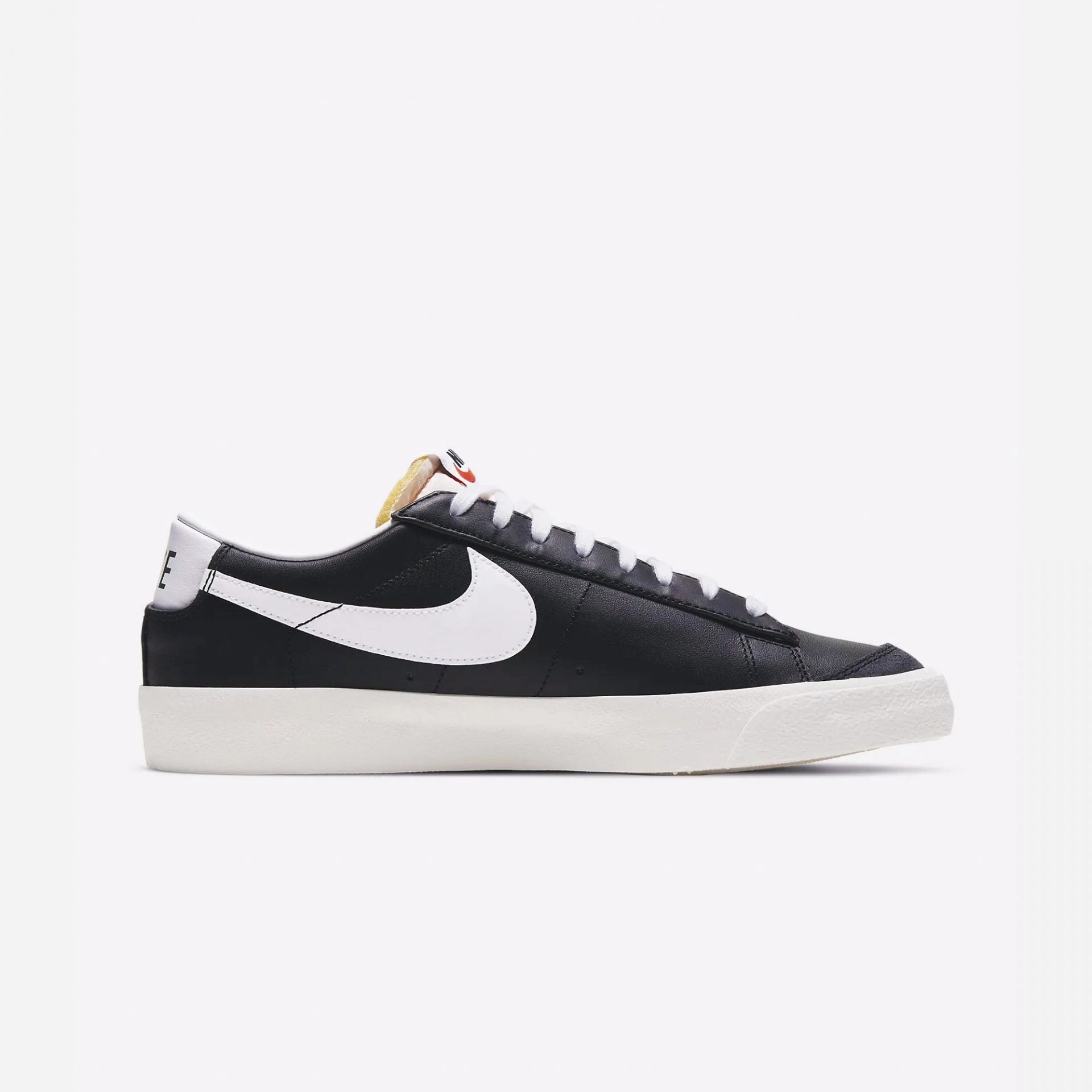 Nike | BLAZER LOW '77 VINTAGE { BLACK/WHITE