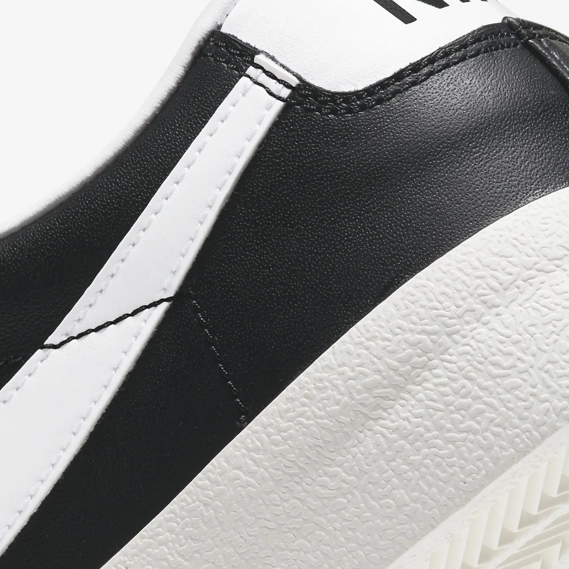 Nike | BLAZER LOW '77 VINTAGE { BLACK/WHITE