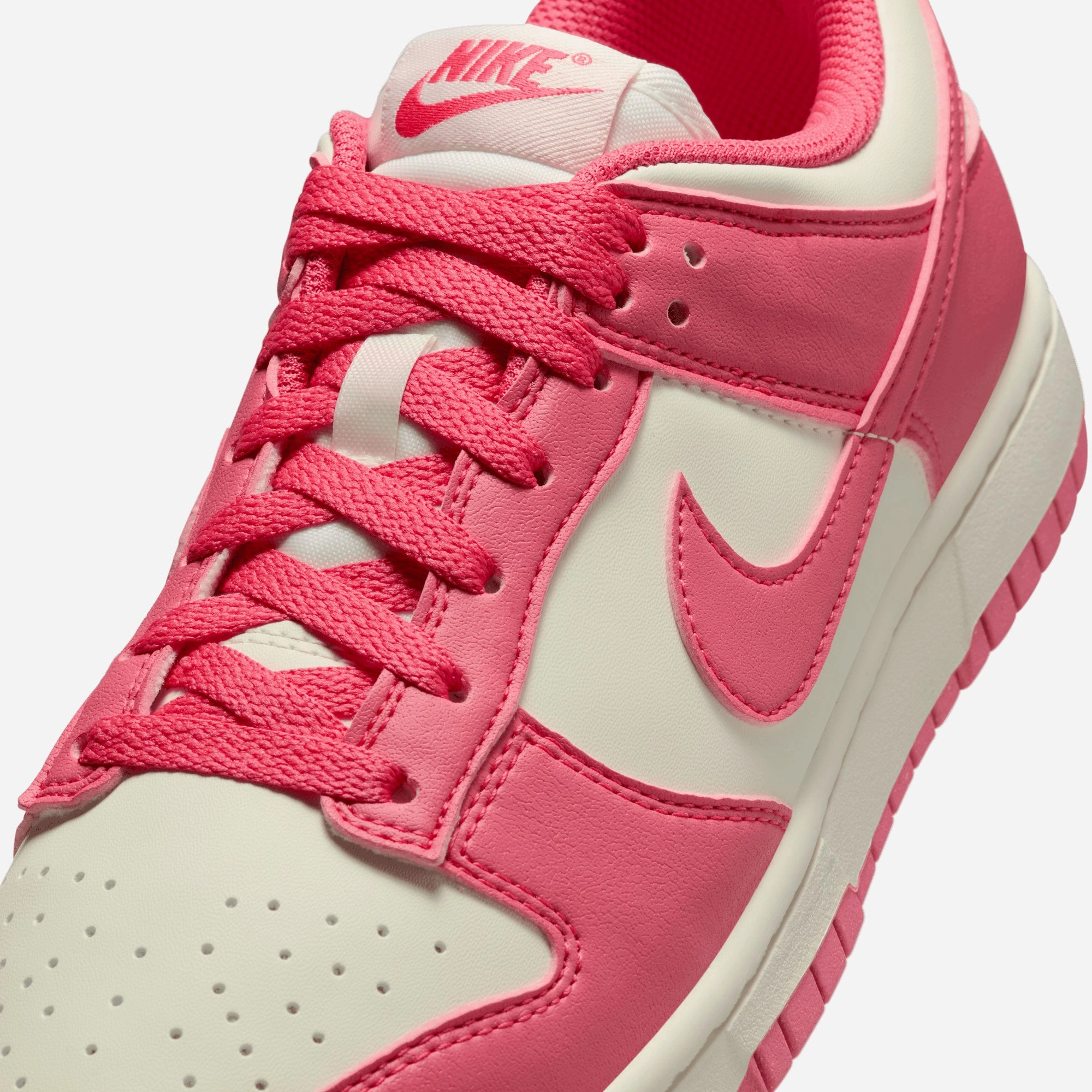NIKE | DUNK LOW { ASTER PINK/ASTER PINK-SAIL