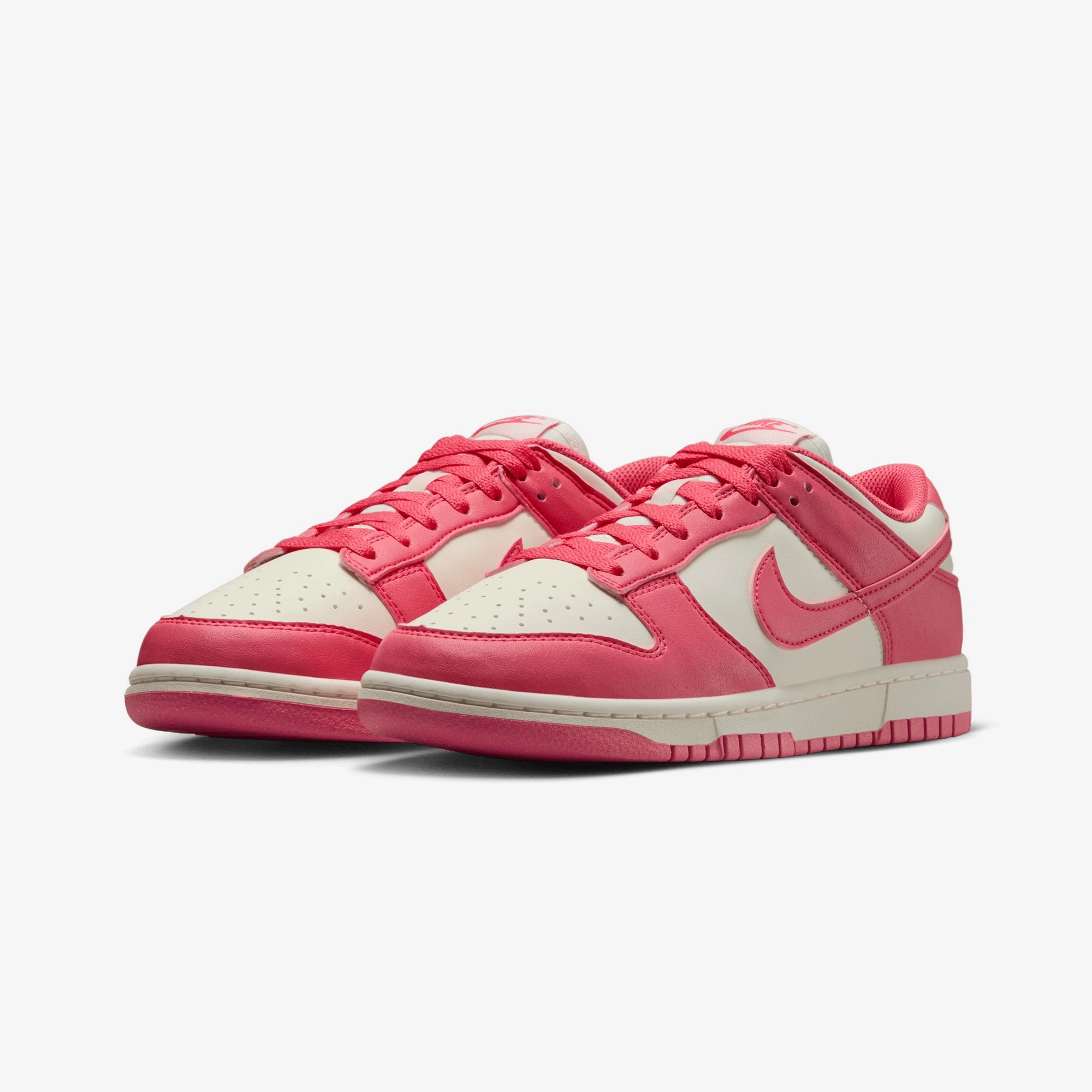 NIKE | DUNK LOW { ASTER PINK/ASTER PINK-SAIL