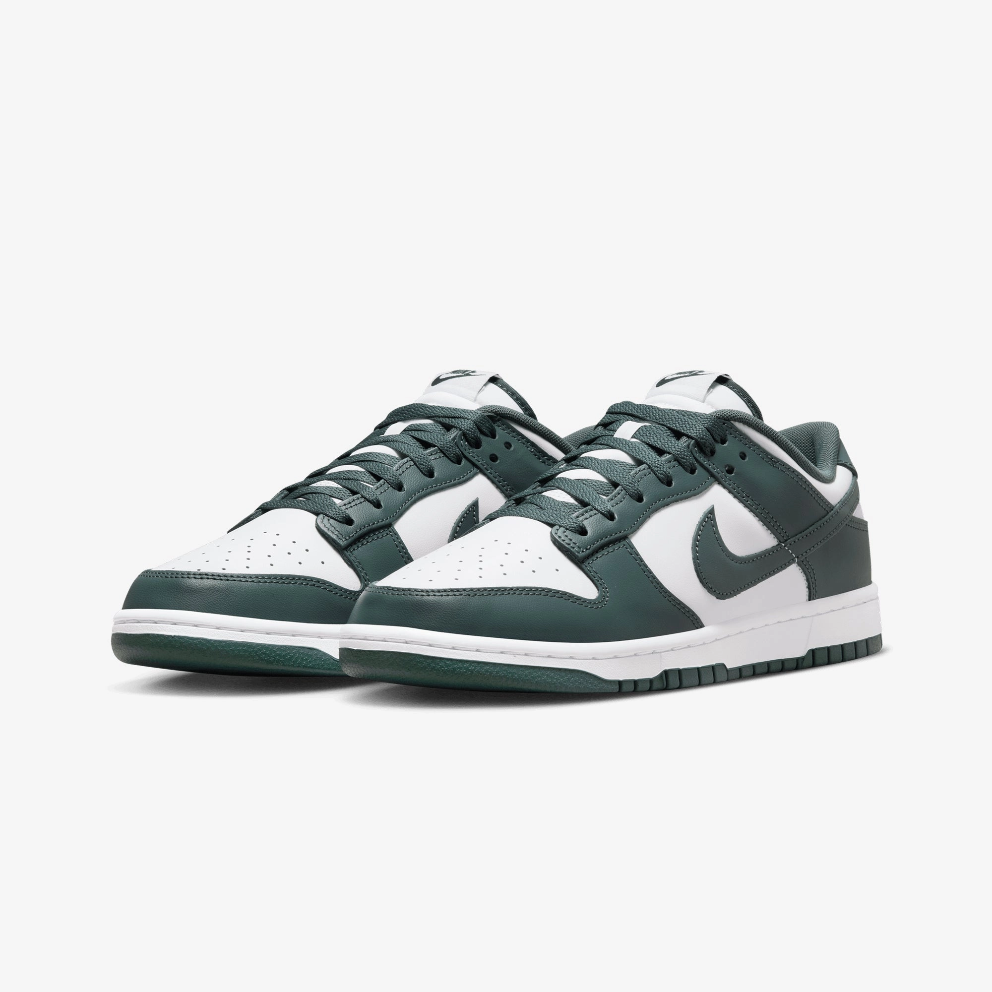 NIKE | DUNK LOW RETRO { WHITE/VINTAGE GREEN-WHITE