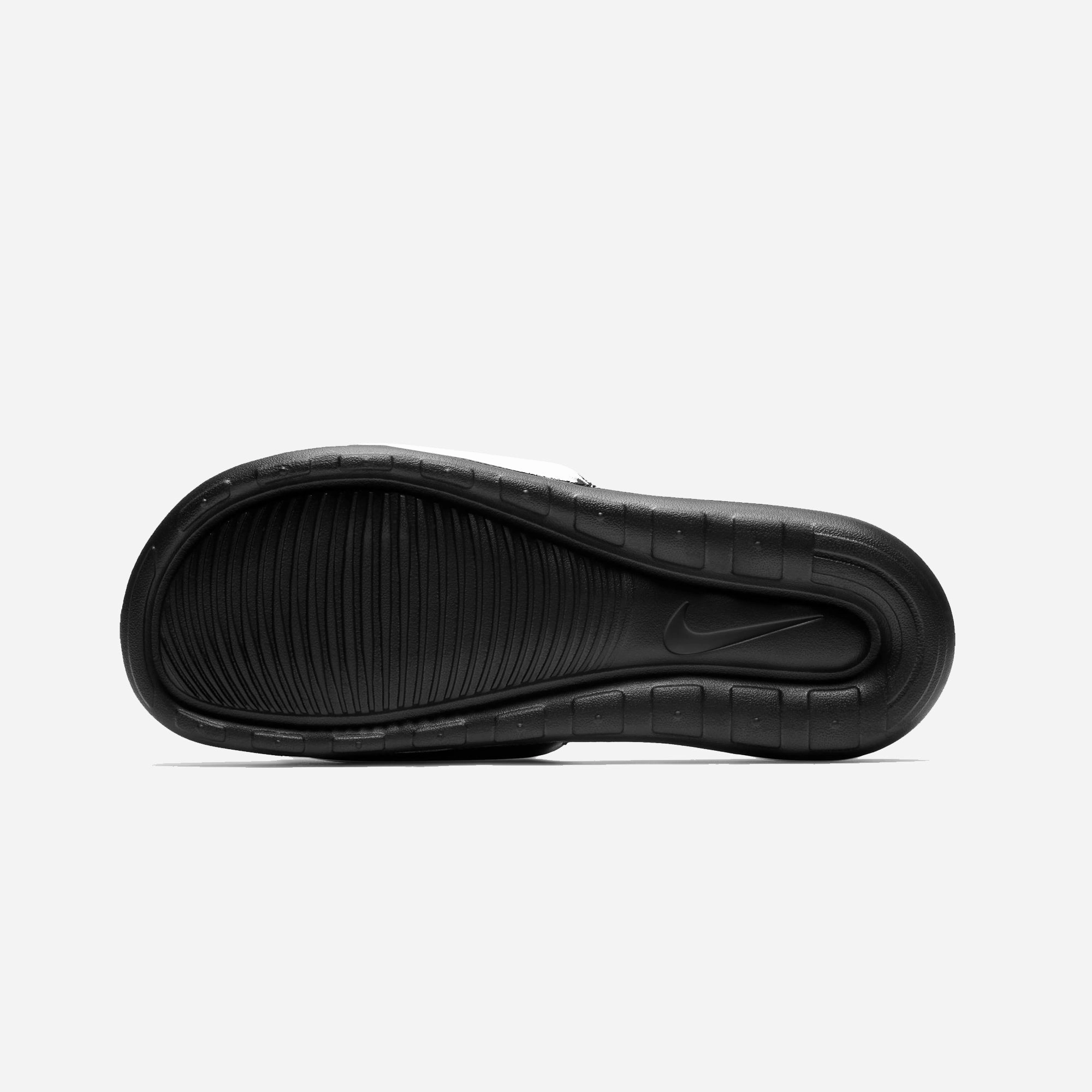Nike | VICTORI ONE  { BLACK/BLACK-WHITE