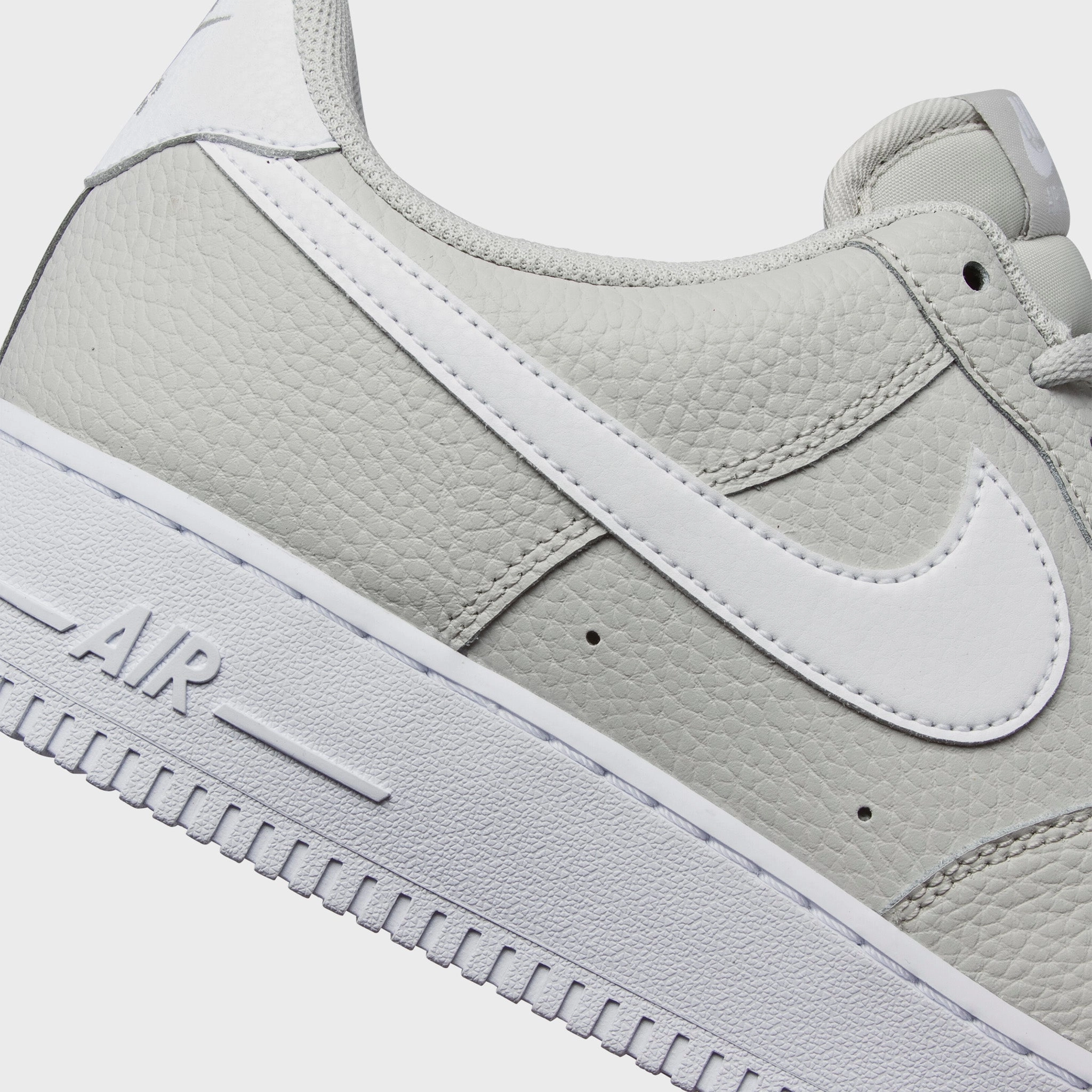 Nike Air Force 1 '07 Light Bone / White