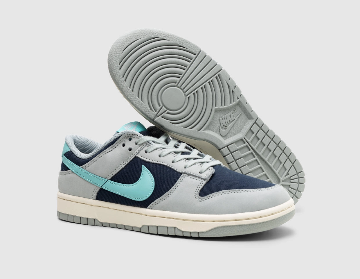 Nike Dunk Low Retro Premium Light Pumice / Green Frost