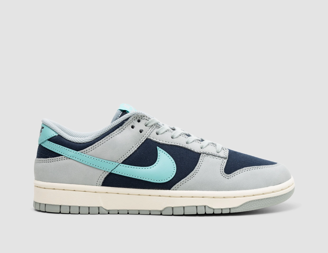 Nike Dunk Low Retro Premium Light Pumice / Green Frost