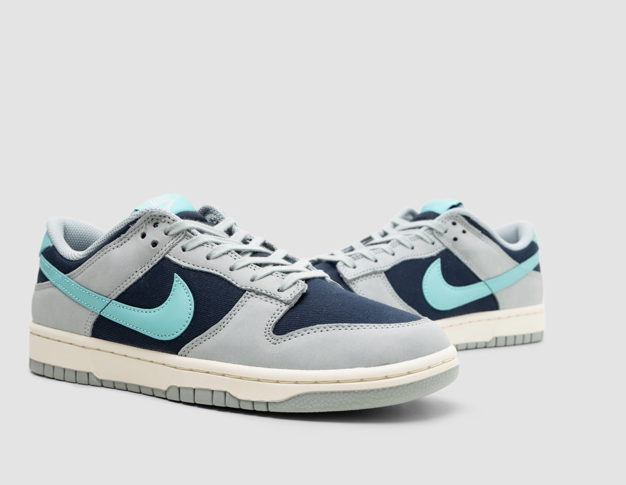 Nike Dunk Low Retro Premium Light Pumice / Green Frost