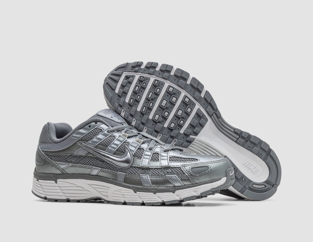Nike P-6000 / Metallic Cool Grey / Cool Grey - White
