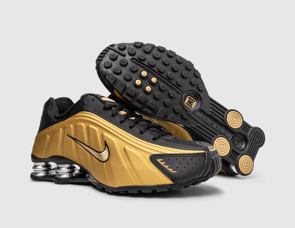 Nike Women's Shox R4 Black / Metallic Gold - Metallic Silver