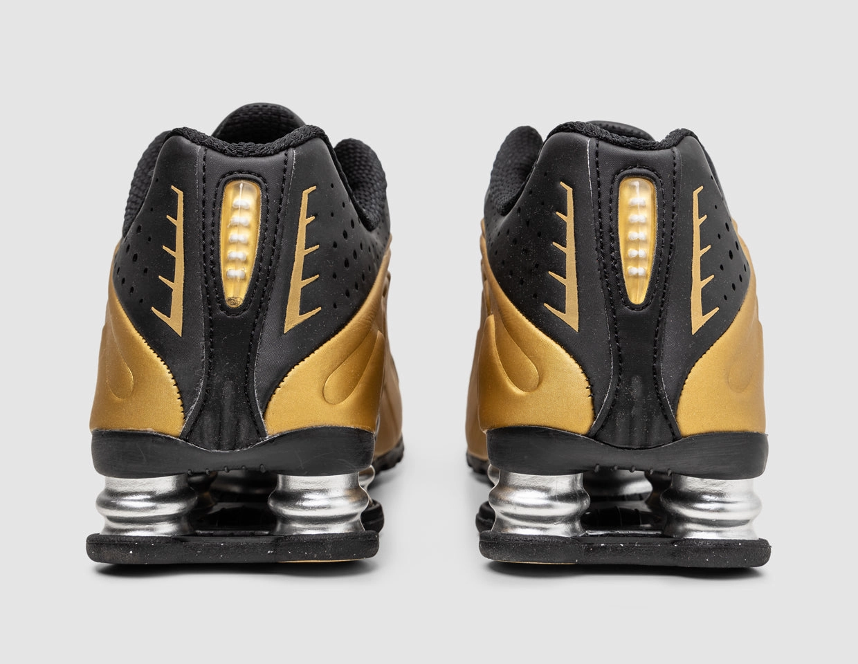Nike Women's Shox R4 Black / Metallic Gold - Metallic Silver