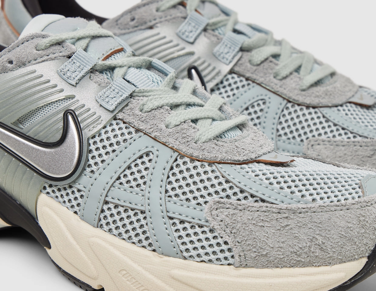 Nike Women's V2K Run Light Pumice / Chrome - Light Orewood Brown