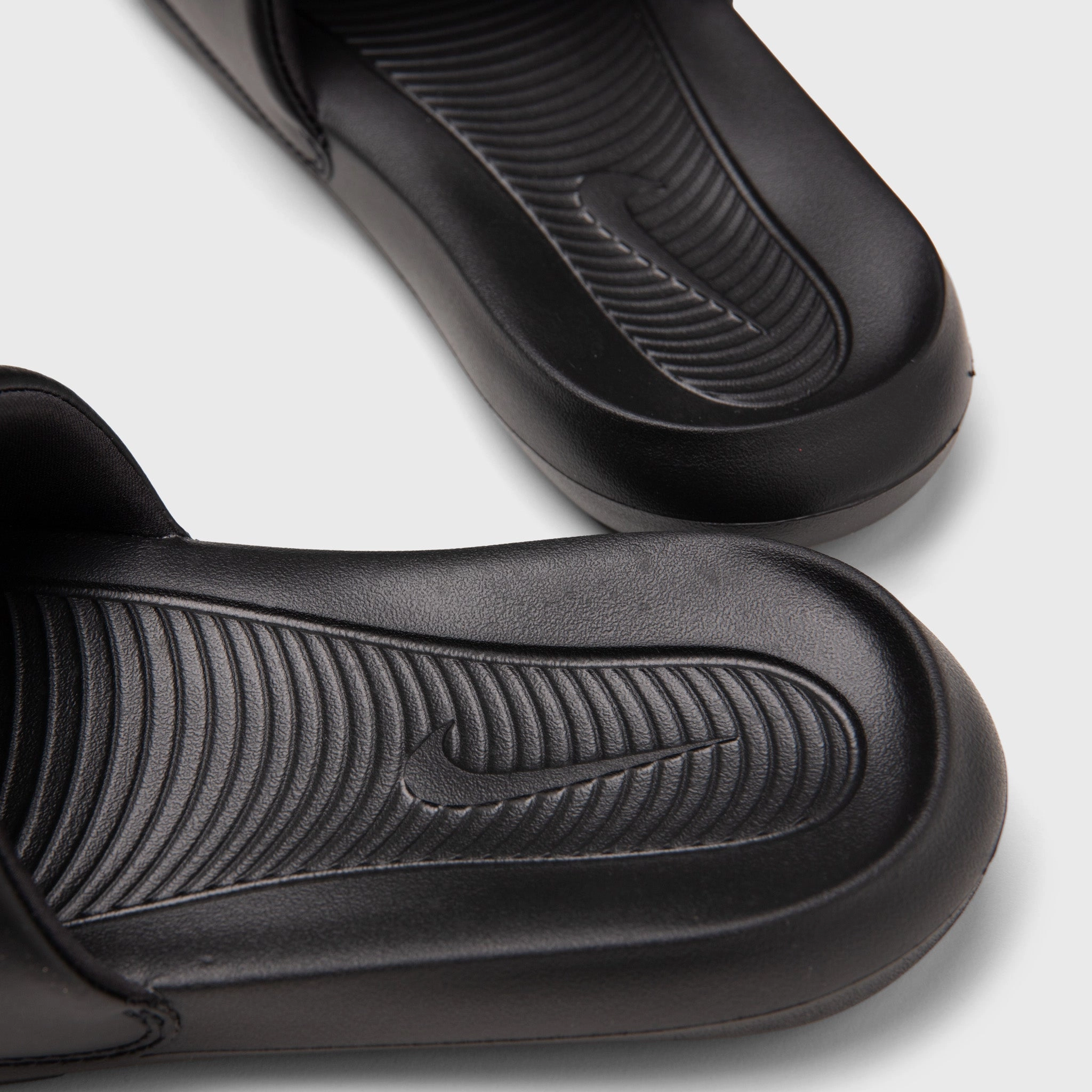 Nike Women's Victori One Black / White