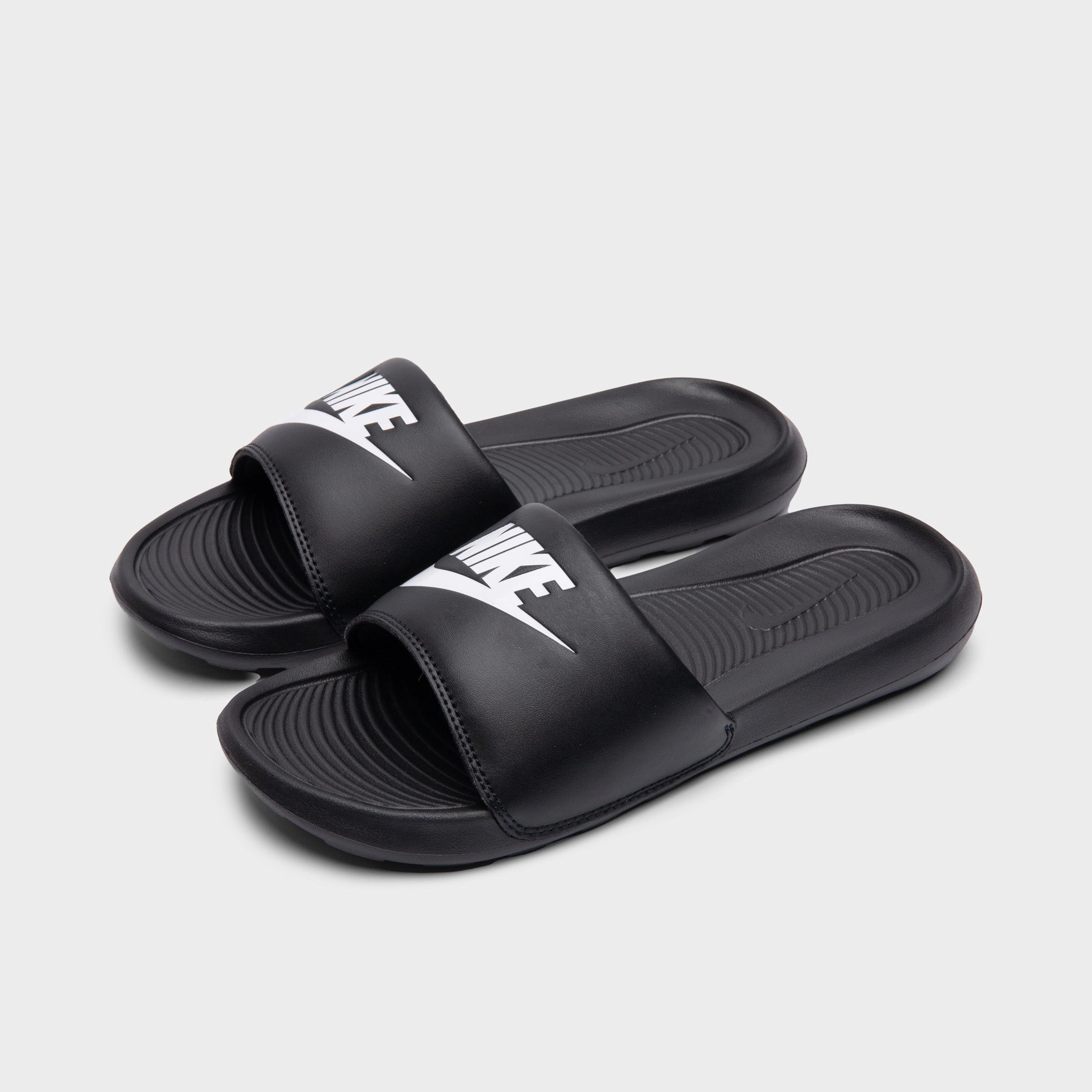 Nike Women's Victori One Black / White
