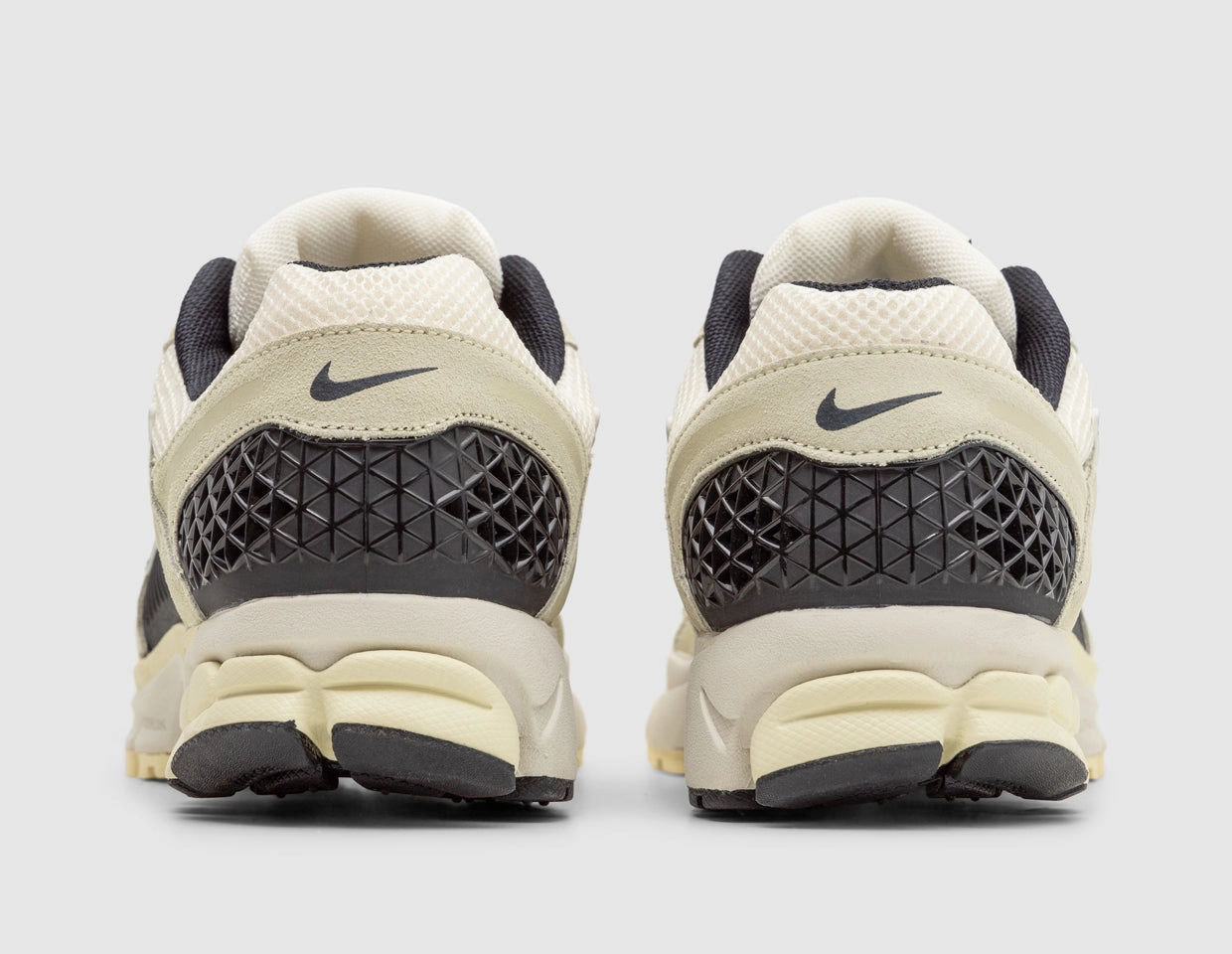 Nike Zoom Vomero 5 Alabaster / Pale Ivory - Black