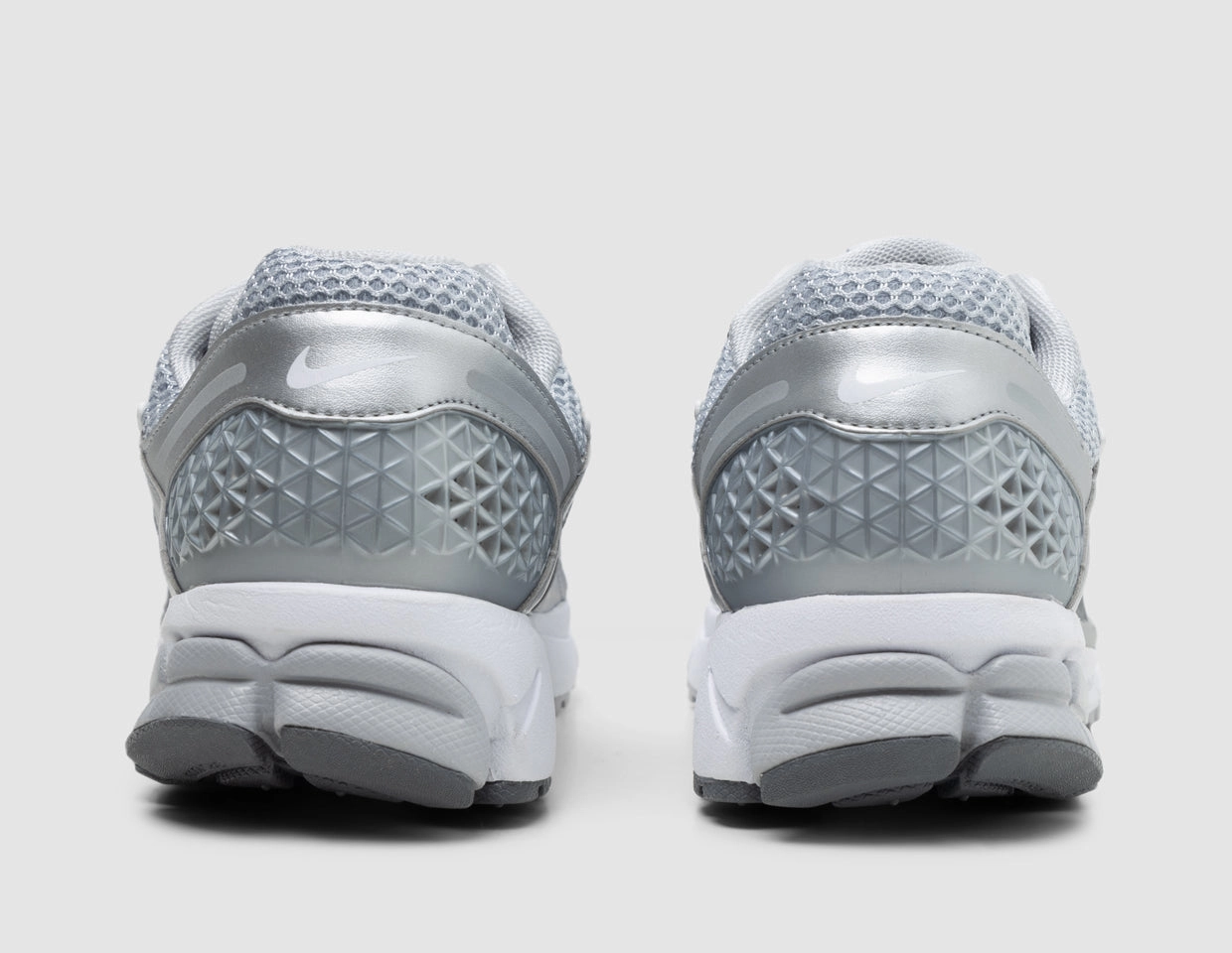 Nike Zoom Vomero 5 Wolf Grey / White - Metallic Silver