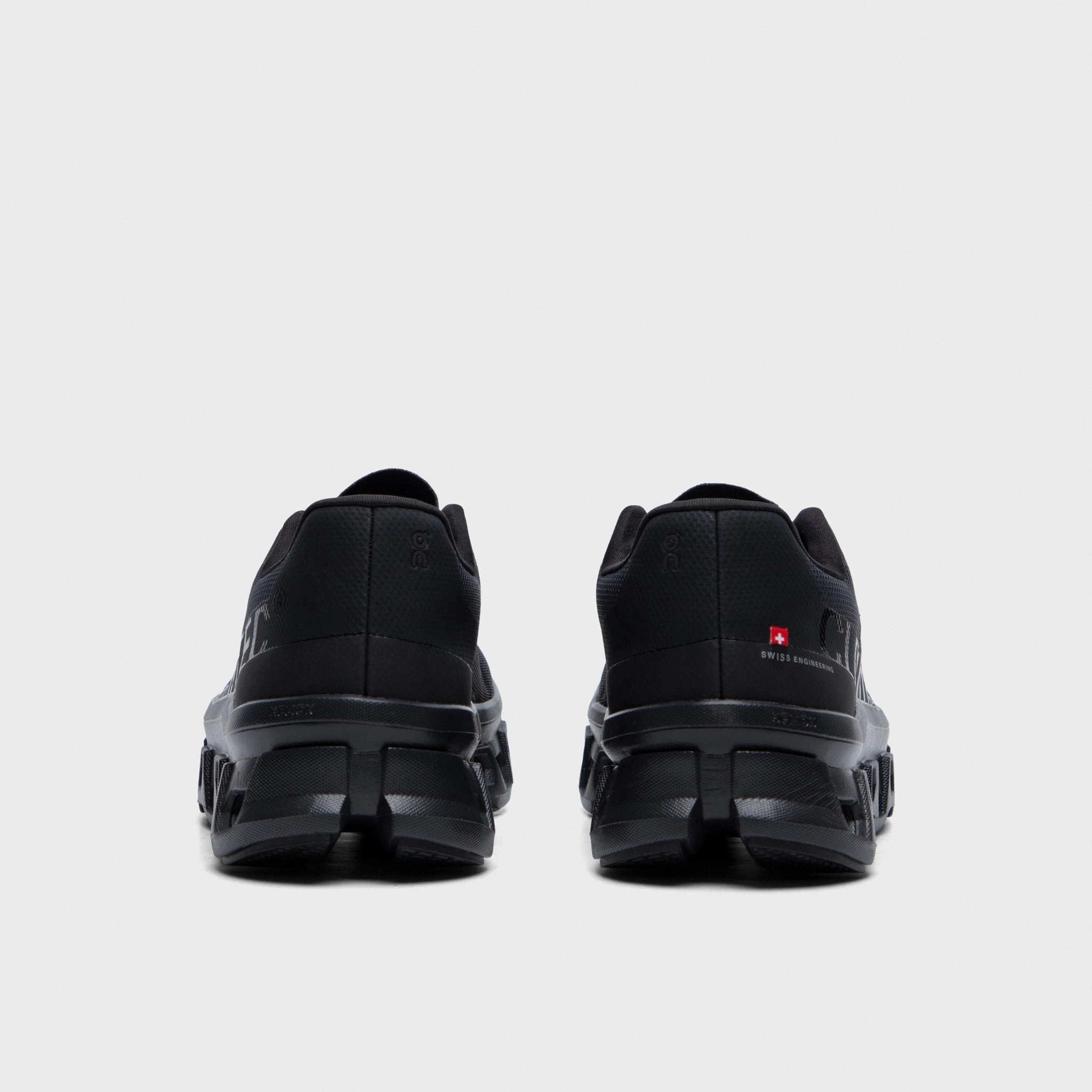 On Cloudmonster / All Black