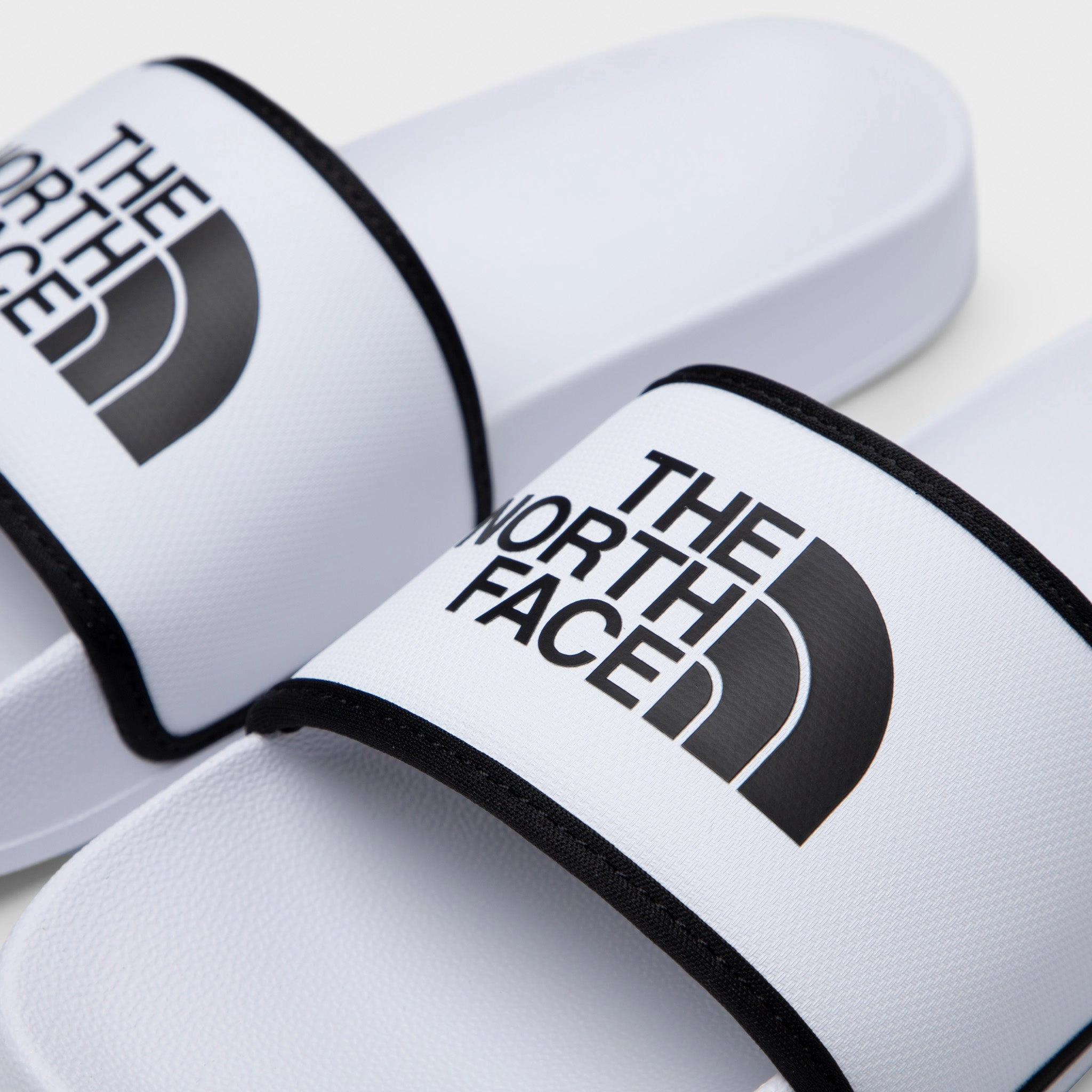 The North Face Women's Base Camp Slide III White / Black