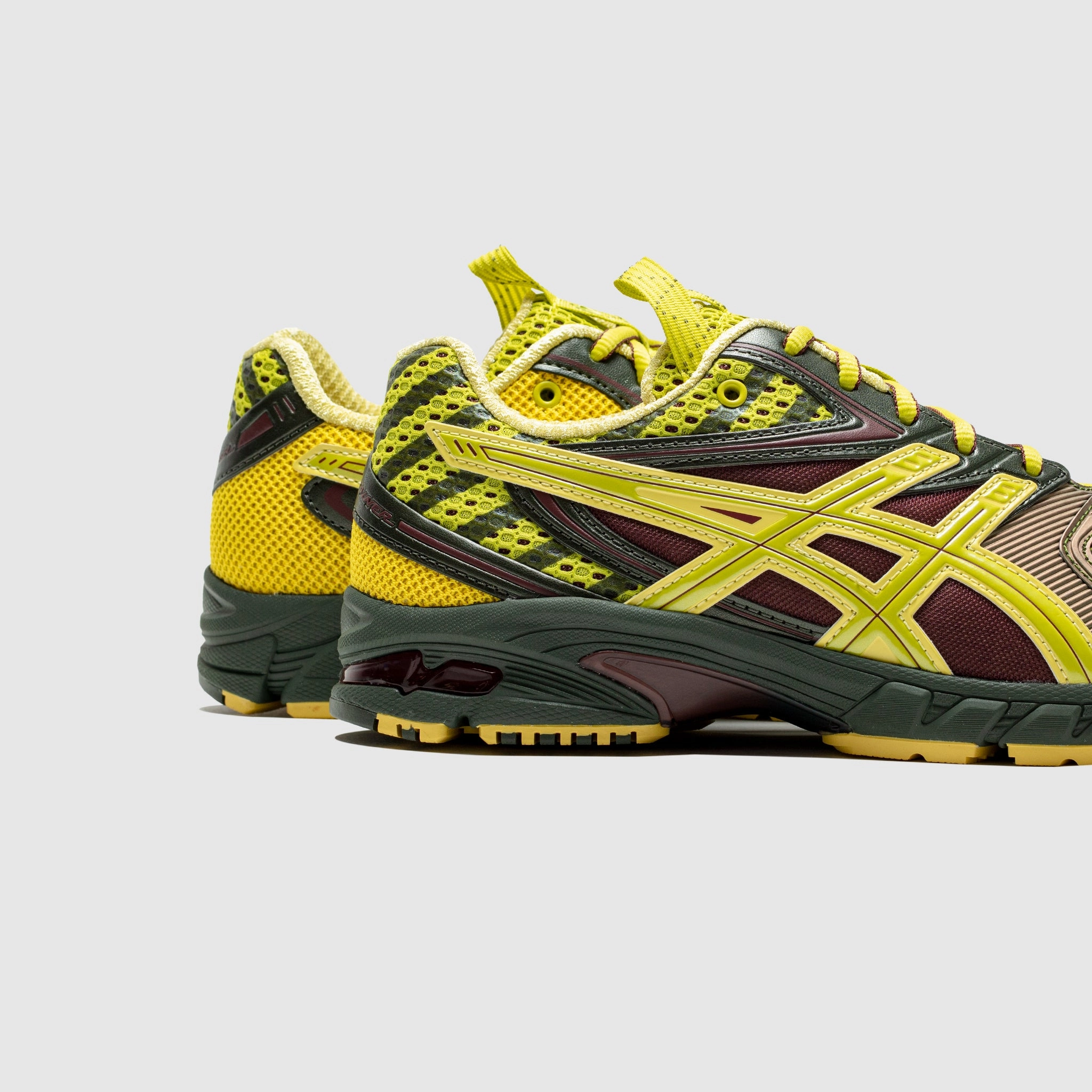 UB9-S GEL-DS TRAINER 14 DARK MUSTARD