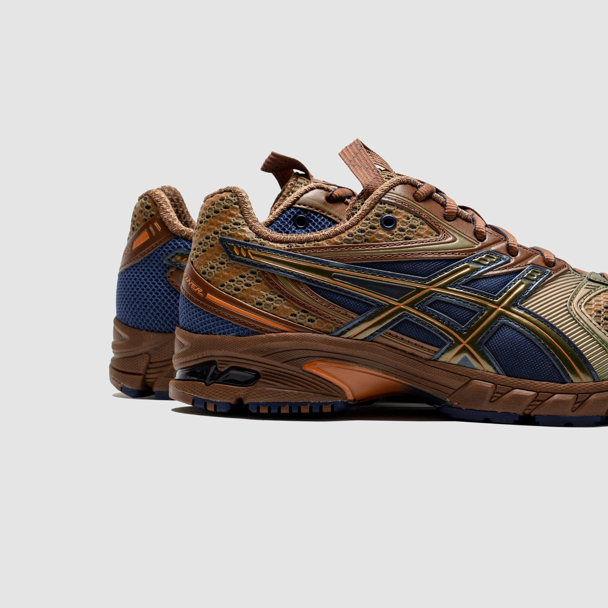 UB9-S GEL-DS TRAINER 14 DESERT CAMP