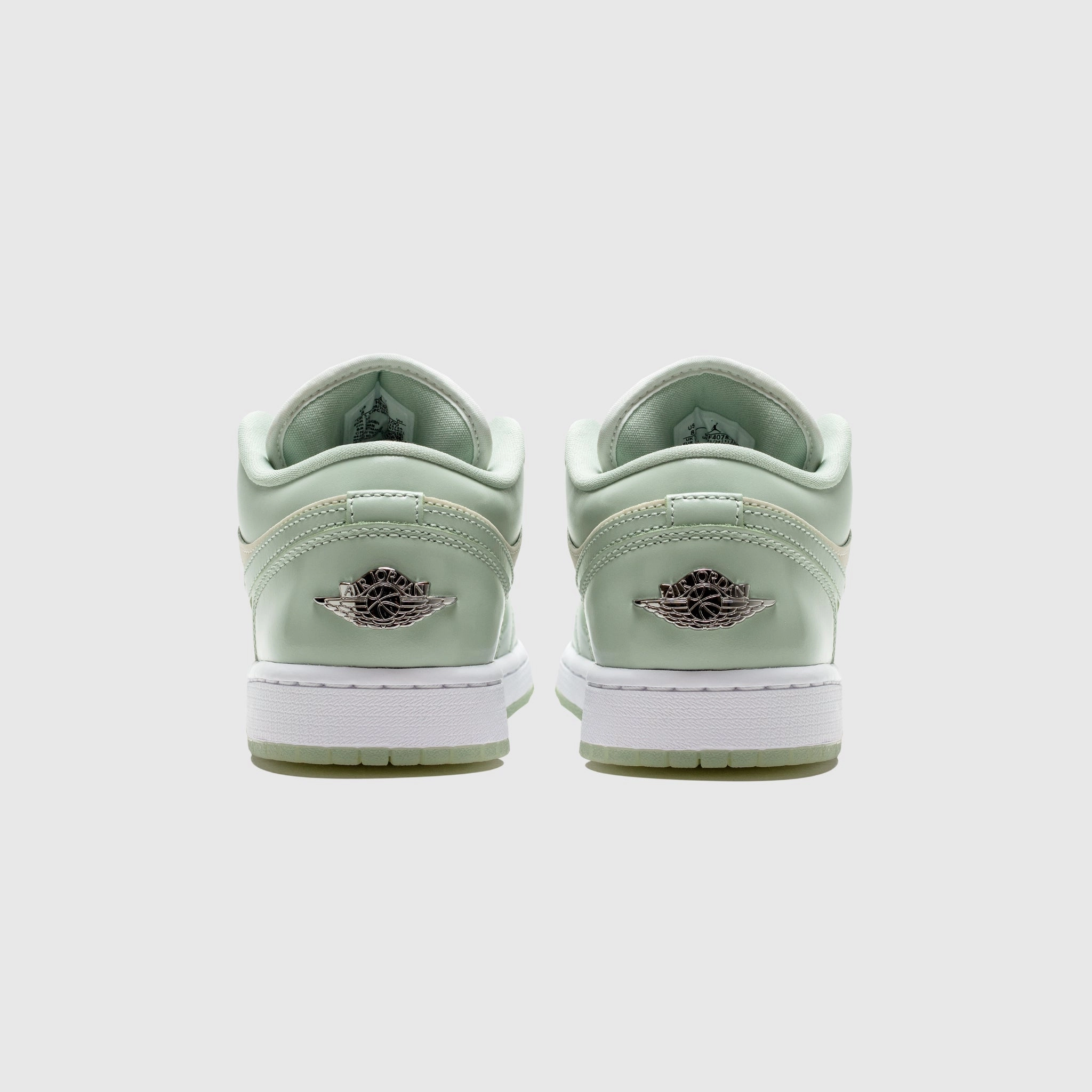 WMNS AIR JORDAN 1 LOW SE SEAFOAM