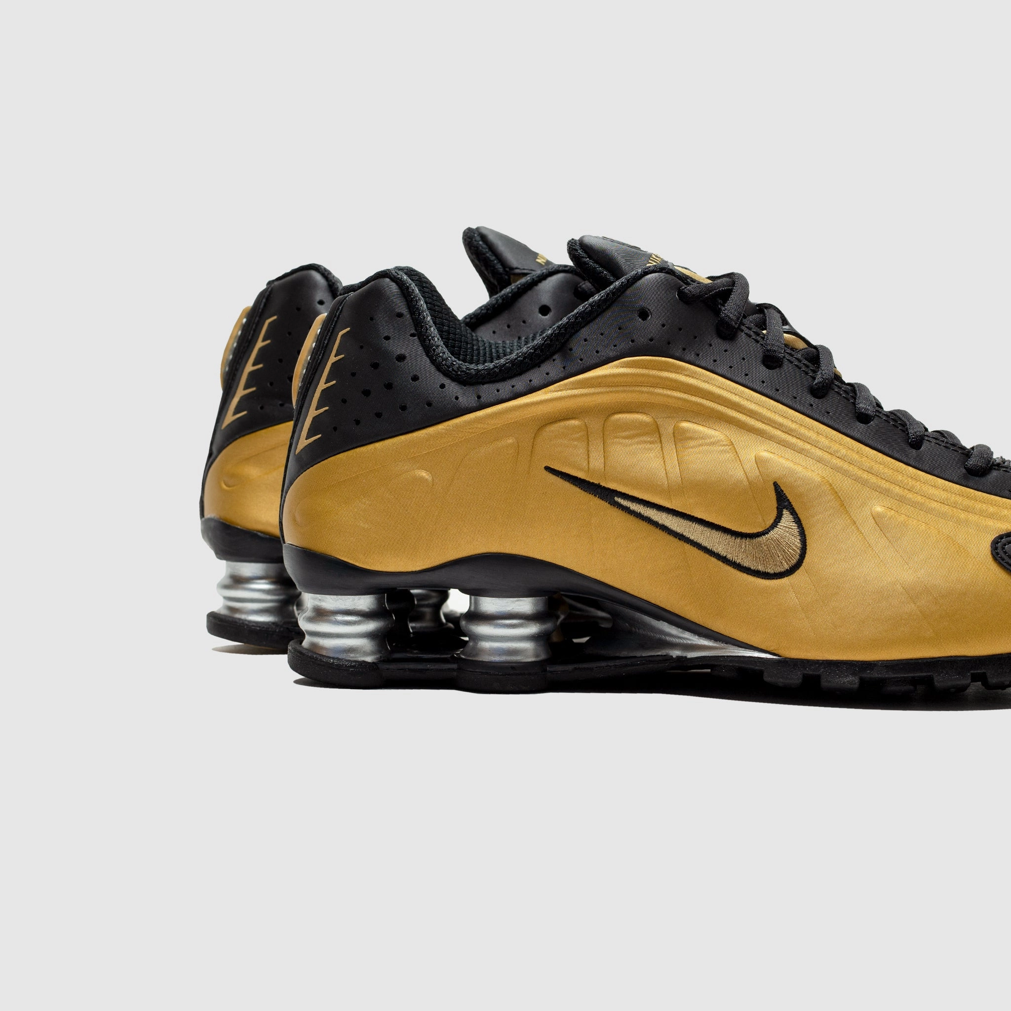 WMNS SHOX R4 METALLIC GOLD