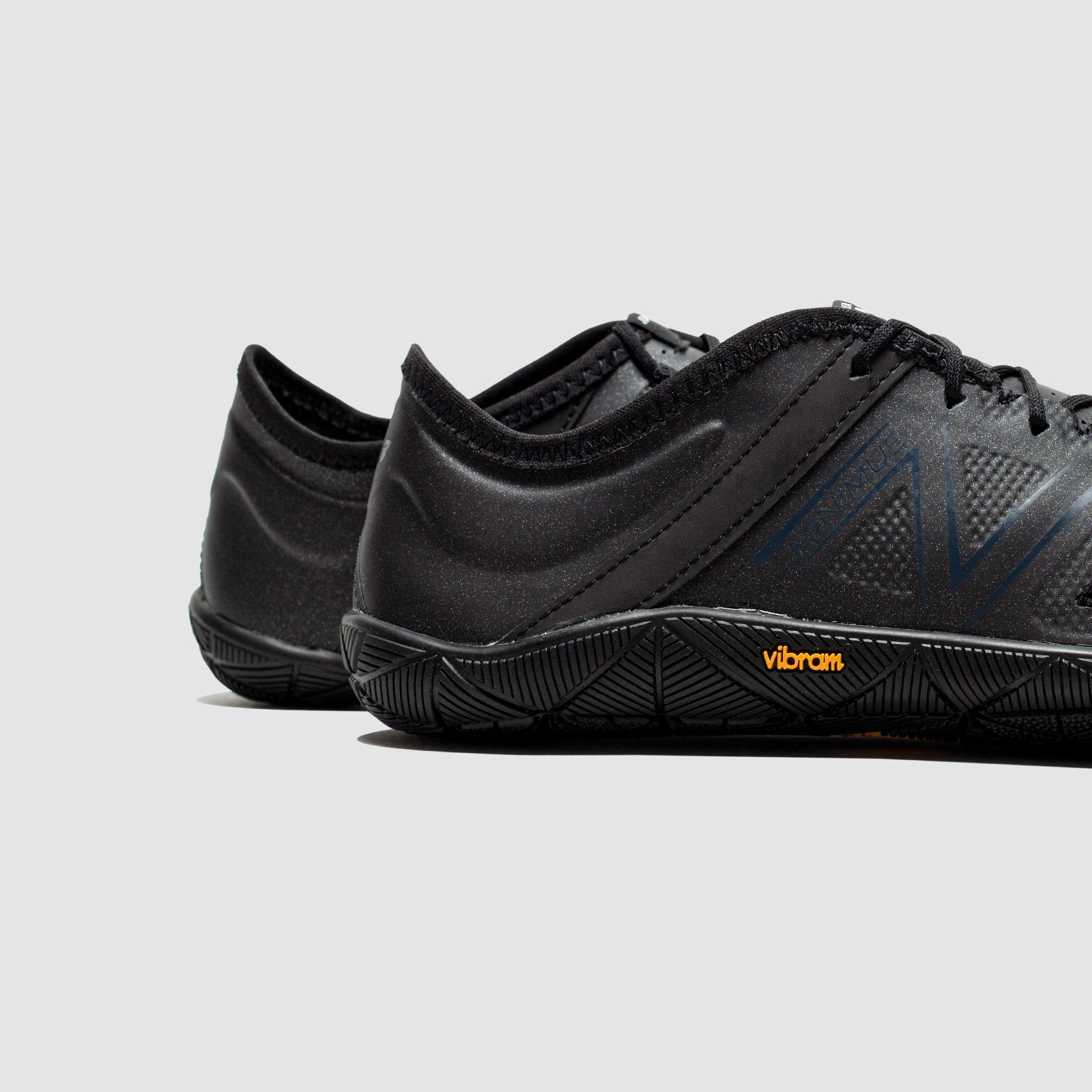 X NEW BALANCE UX200L BLACK